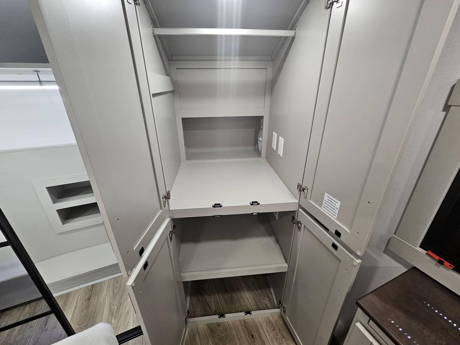 2026 Brinkley 2026 Brinkley Model Z - thumbnail 18