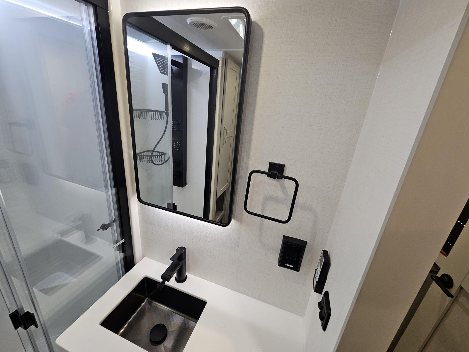 2026 Brinkley 2026 Brinkley Model Z - thumbnail 20