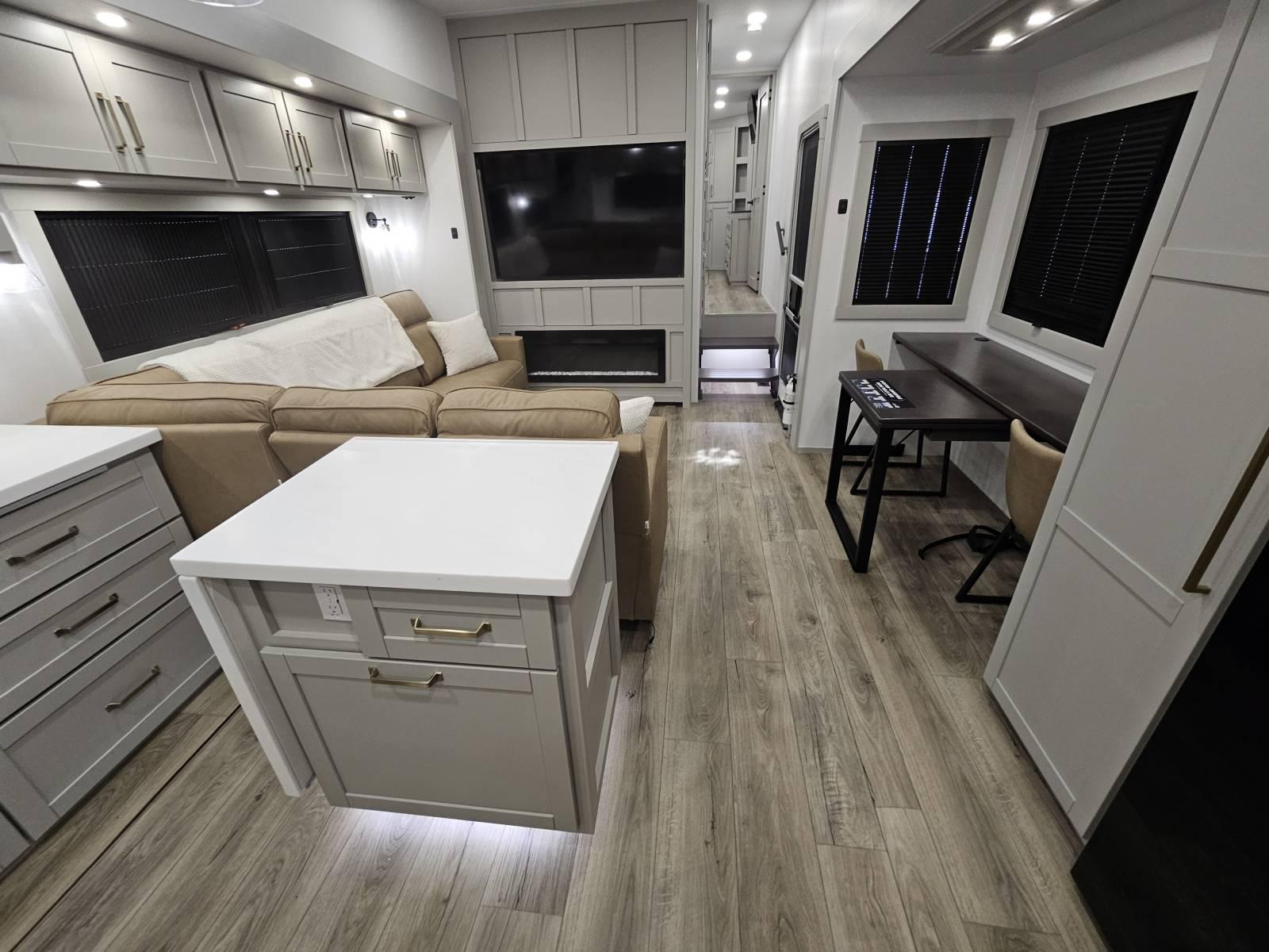 2026 Brinkley 2026 Brinkley Model Z - thumbnail 5