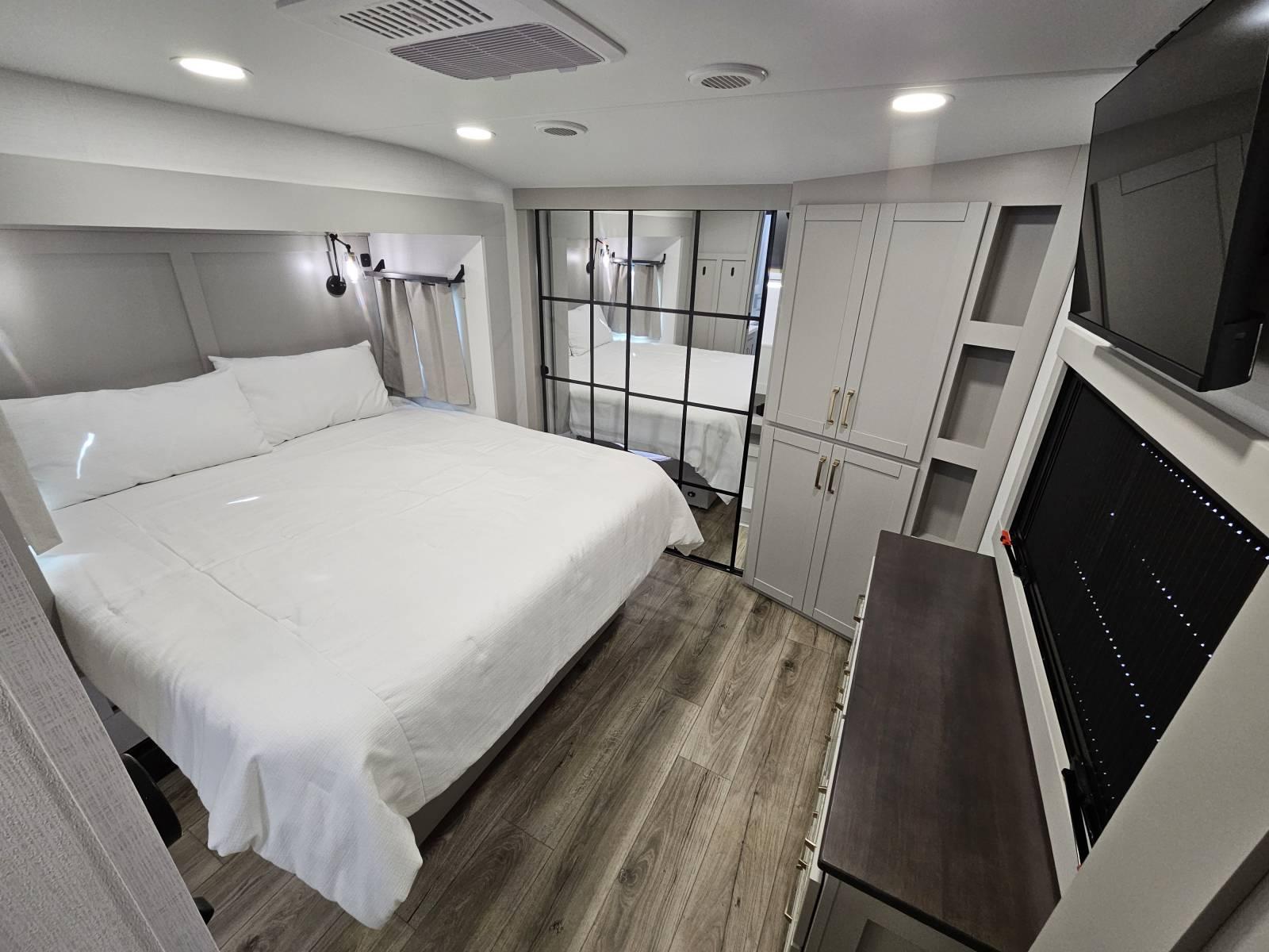 2026 Brinkley 2026 Brinkley Model Z - thumbnail 16