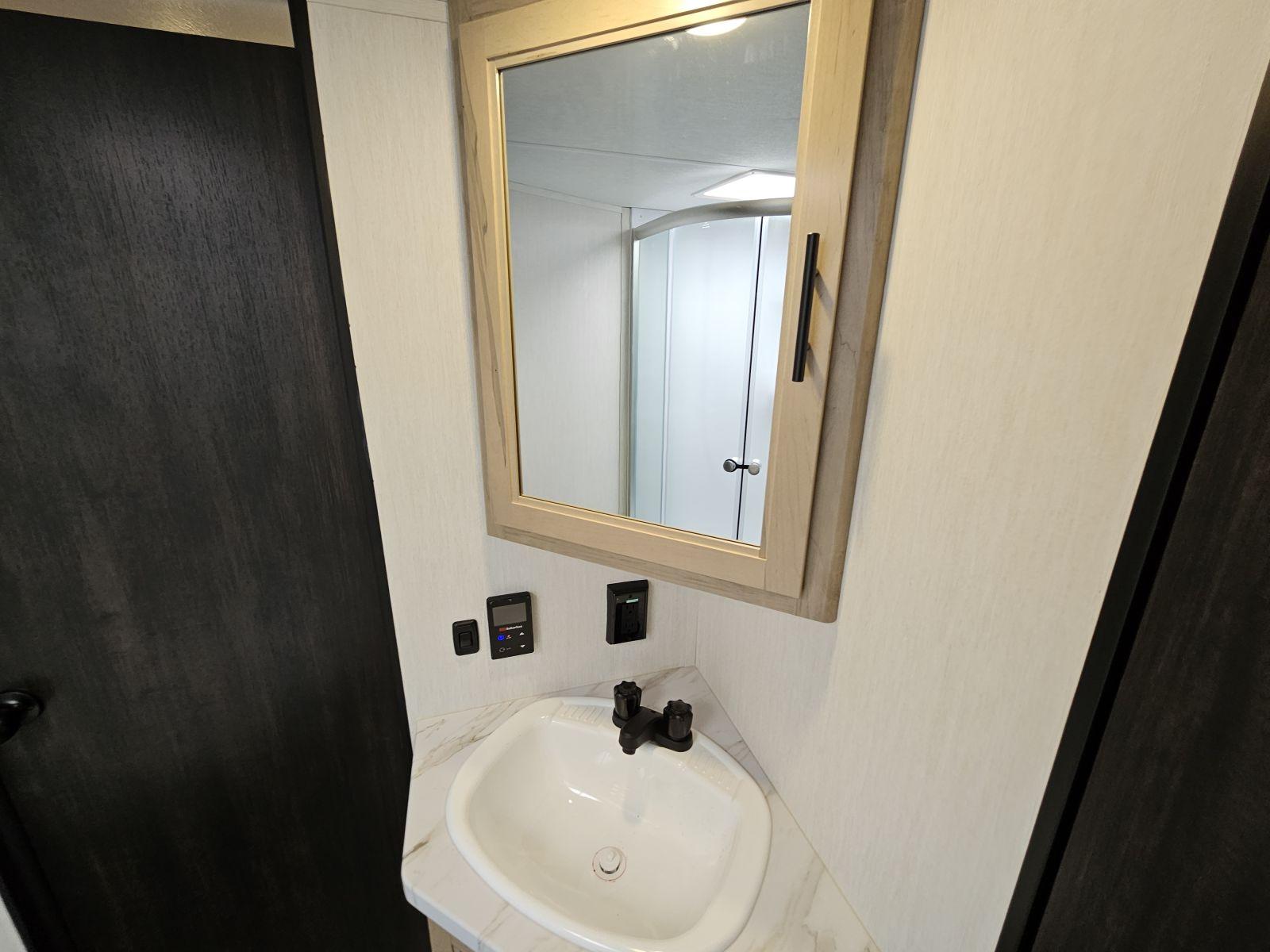 2026 Forest River 2026 Forest River Cherokee Grey Wolf - thumbnail 19