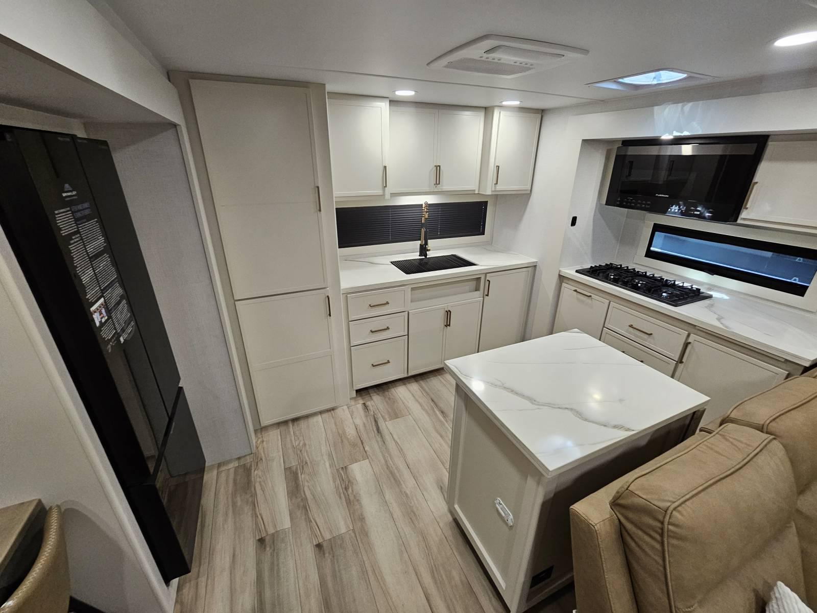 2026 Brinkley 2026 Brinkley Model I - thumbnail 8