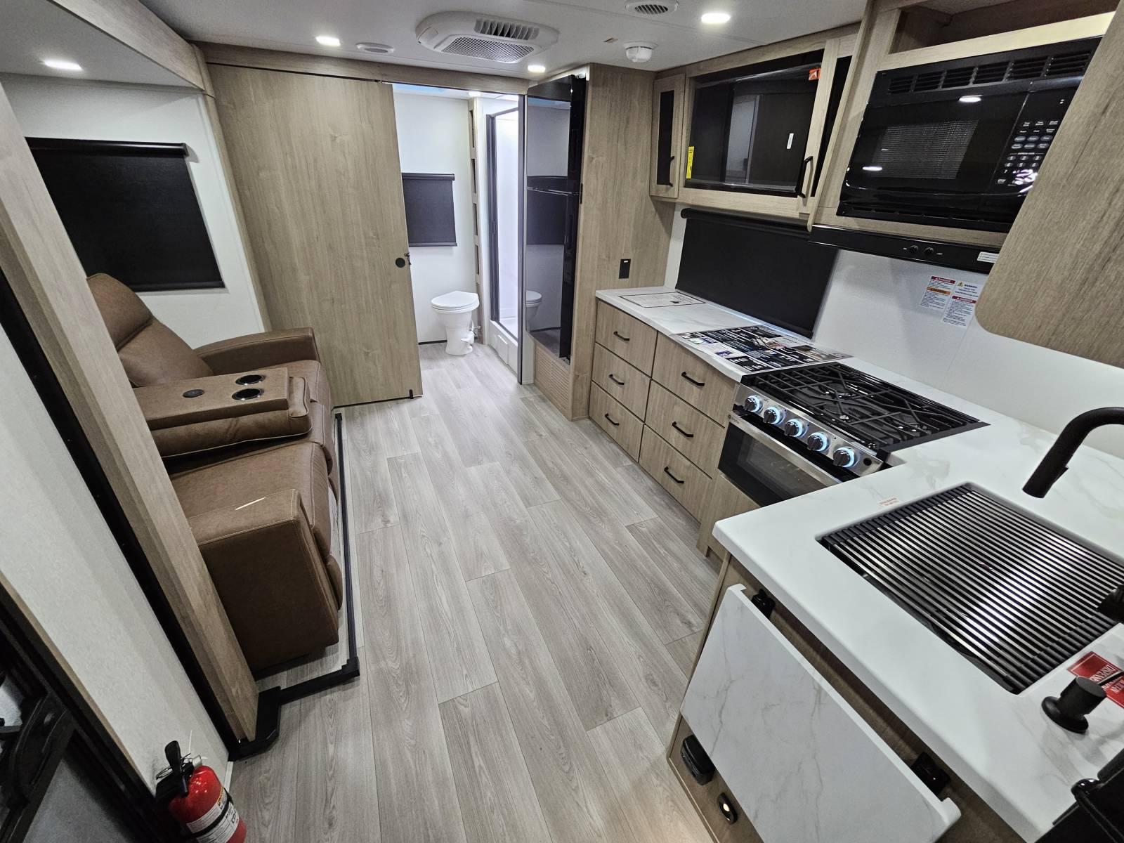 2026 Grand Design 2026 Grand Design Imagine XLS - thumbnail 4