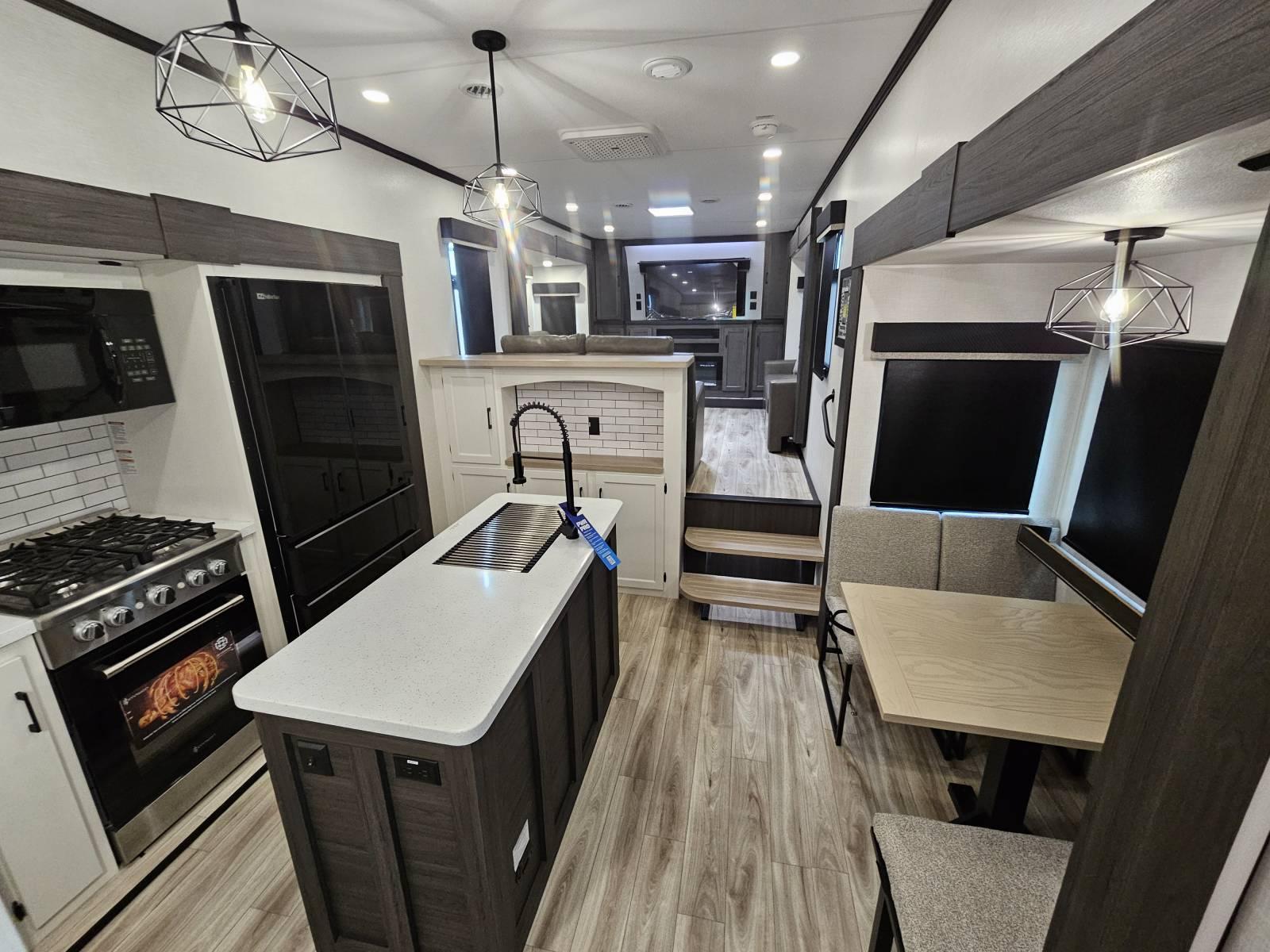 2026 Venture RV 2026 Venture RV SportTrek Touring Edition - thumbnail 4
