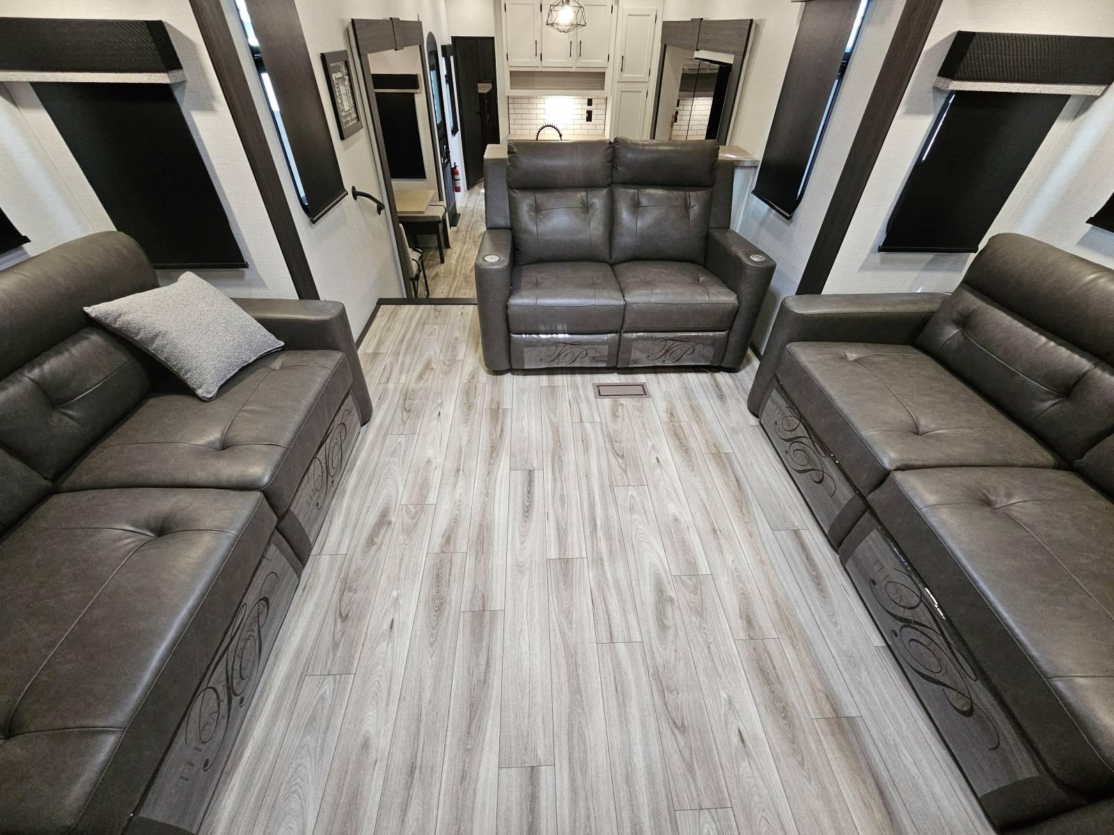 2026 Venture RV 2026 Venture RV SportTrek Touring Edition - thumbnail 5