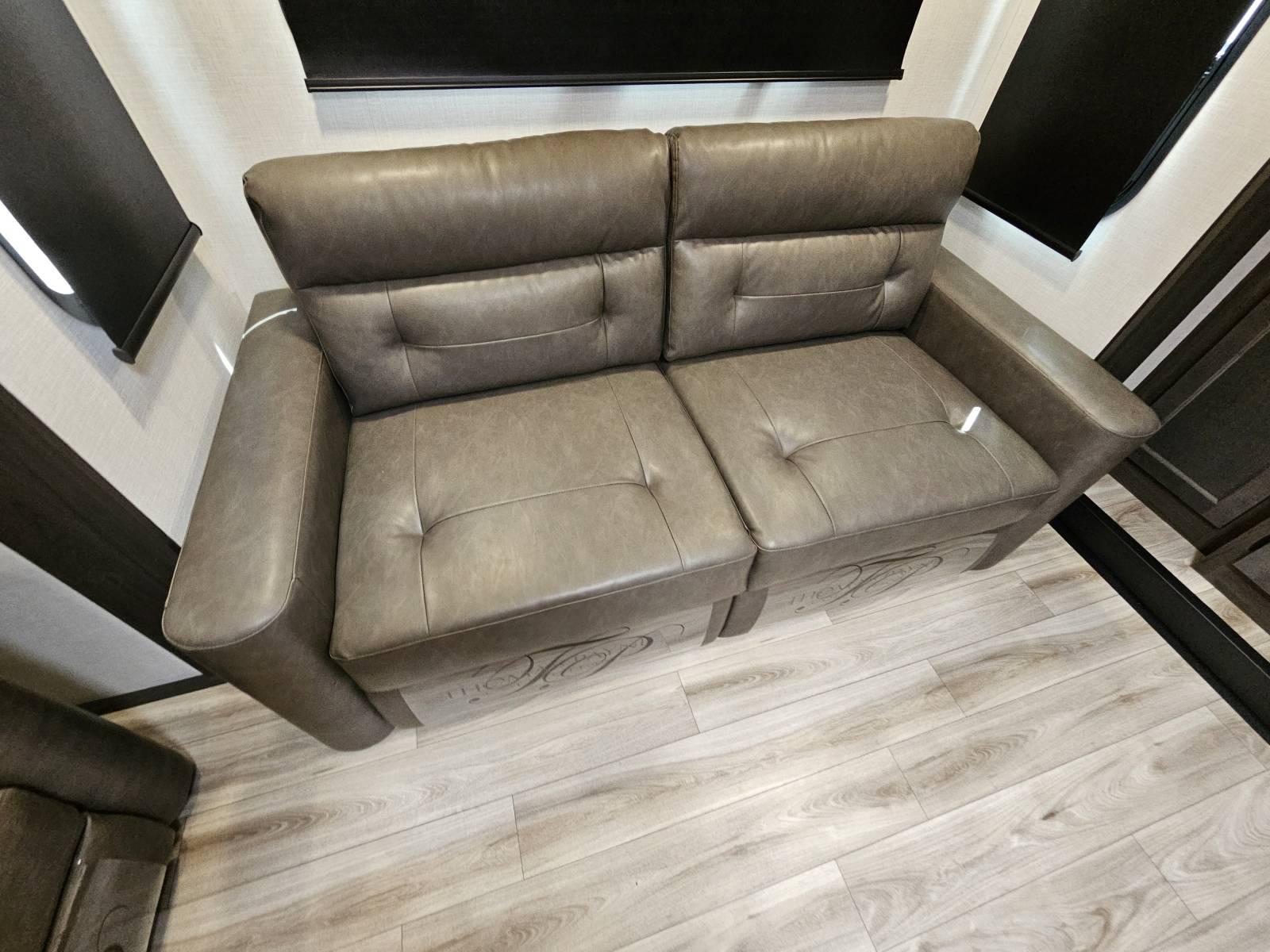 2026 Venture RV 2026 Venture RV SportTrek Touring Edition - thumbnail 8