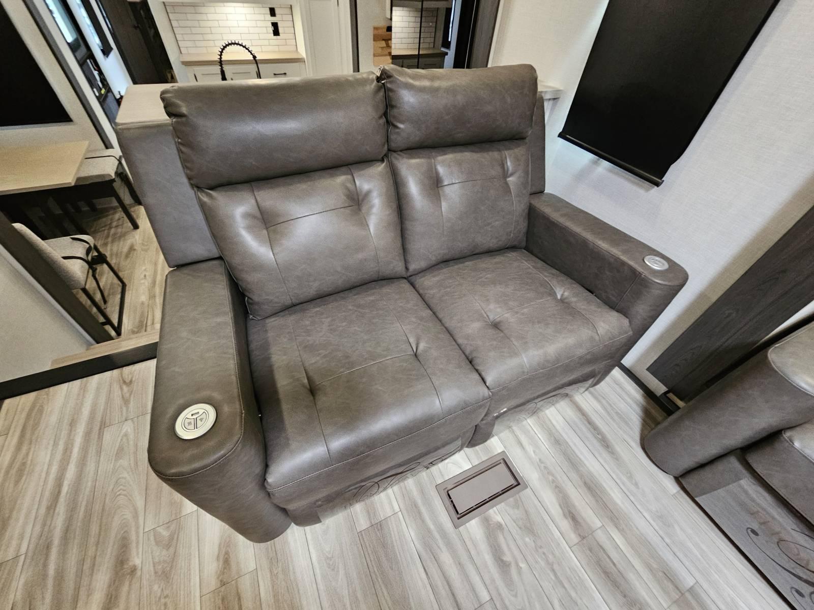 2026 Venture RV 2026 Venture RV SportTrek Touring Edition - thumbnail 9