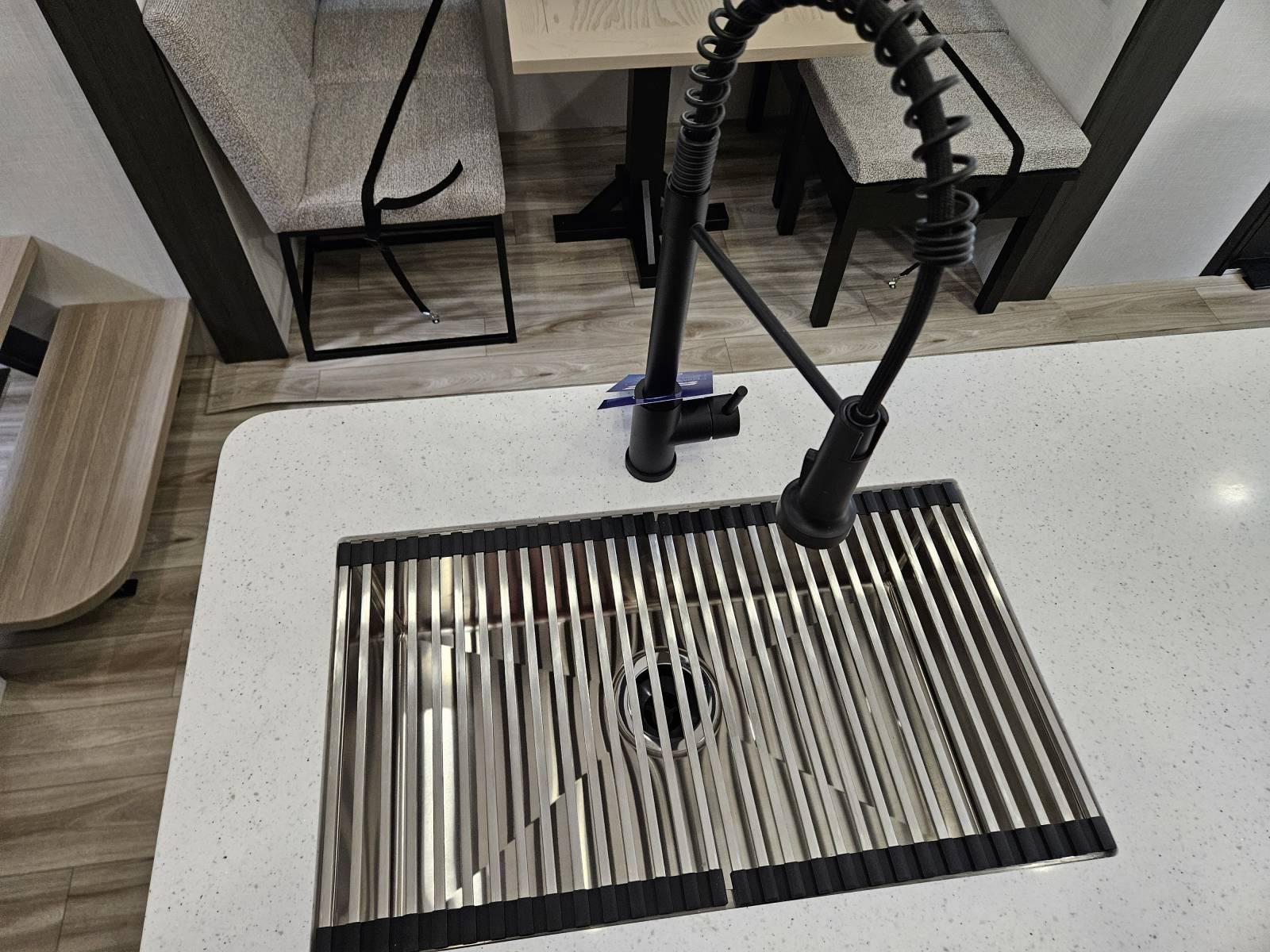 2026 Venture RV 2026 Venture RV SportTrek Touring Edition - thumbnail 14