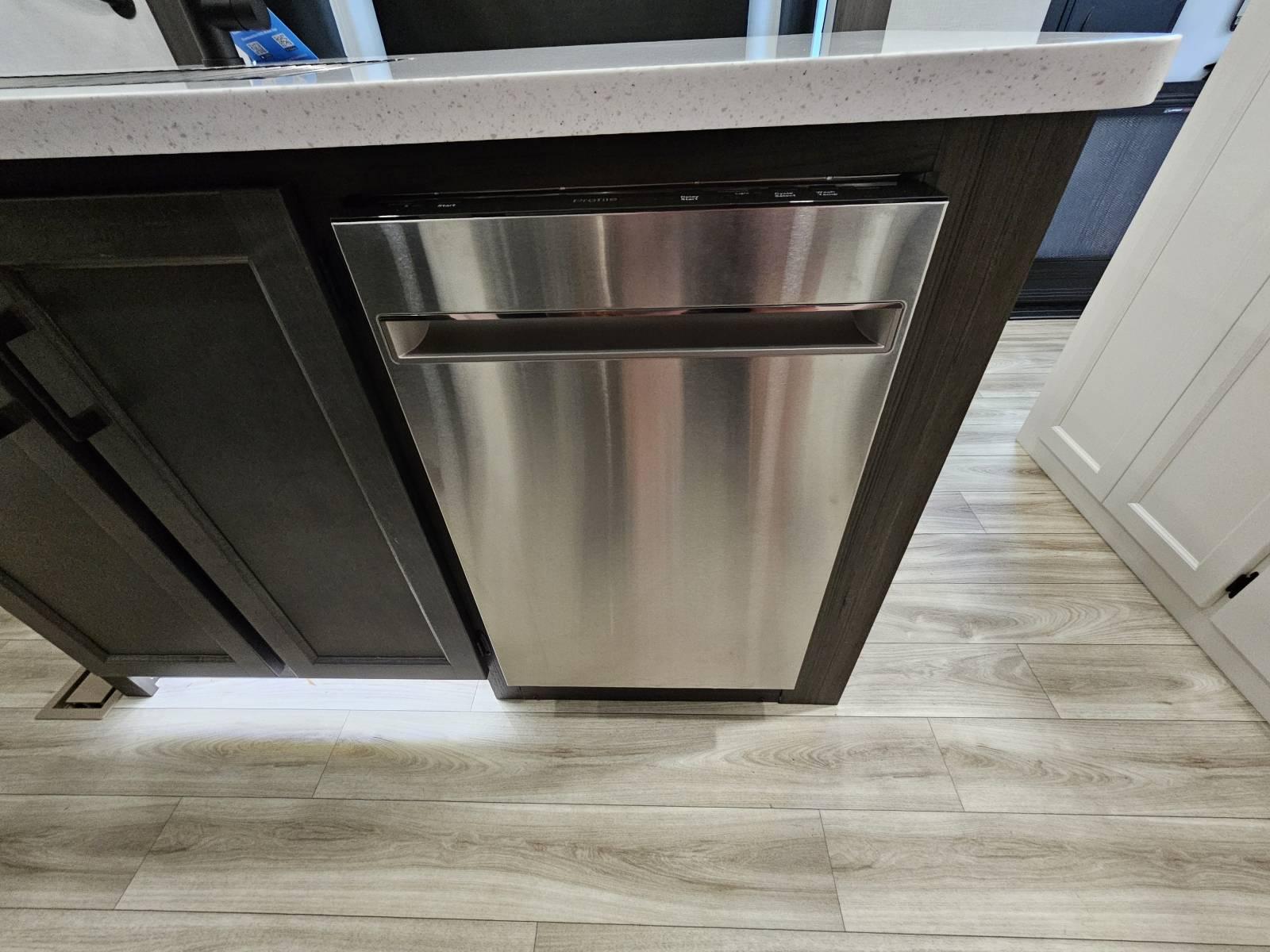 2026 Venture RV 2026 Venture RV SportTrek Touring Edition - thumbnail 17