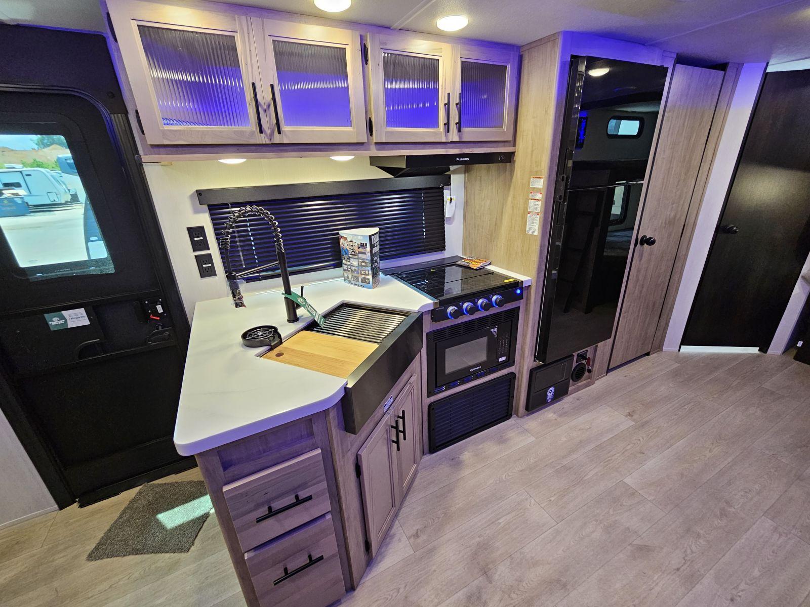 2026 Forest River 2026 Forest River Cherokee Grey Wolf Black Label - thumbnail 8