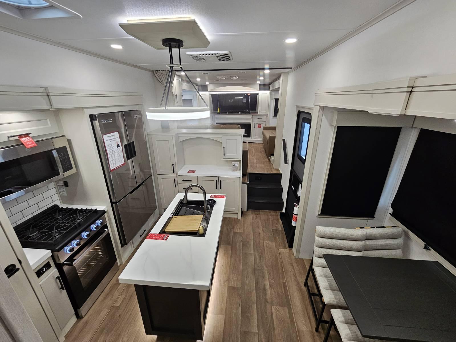 2026 Grand Design 2026 Grand Design Solitude - thumbnail 4