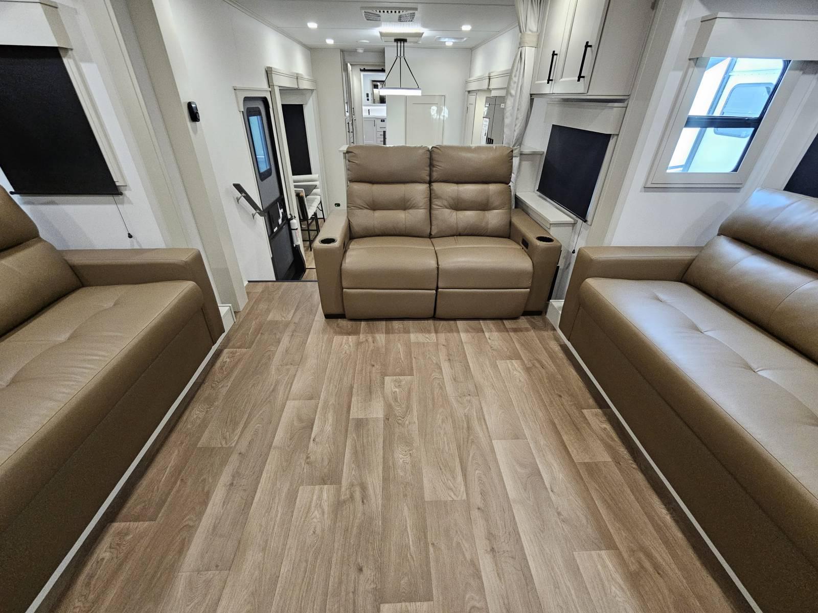 2026 Grand Design 2026 Grand Design Solitude - thumbnail 5