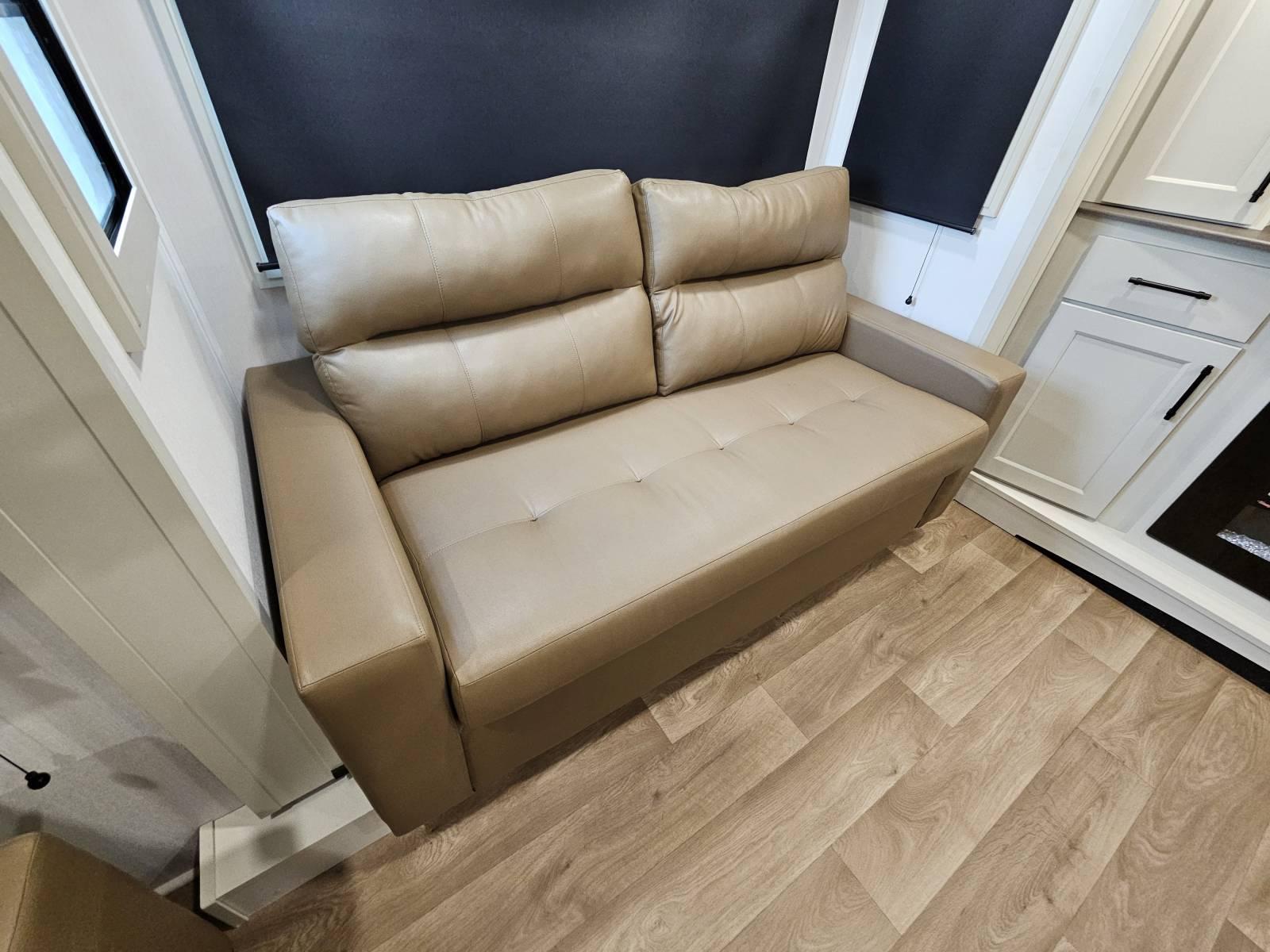 2026 Grand Design 2026 Grand Design Solitude - thumbnail 7