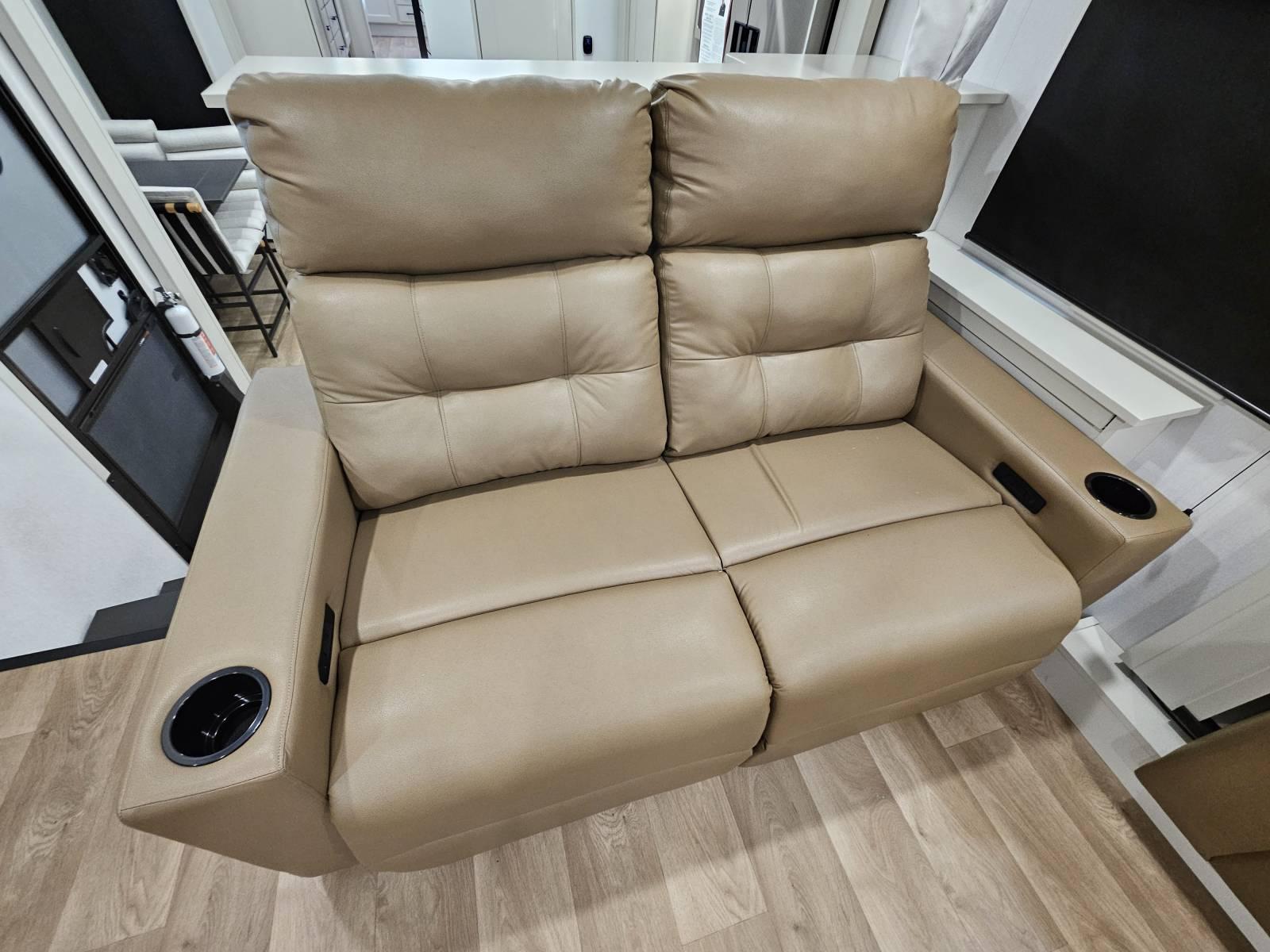 2026 Grand Design 2026 Grand Design Solitude - thumbnail 8