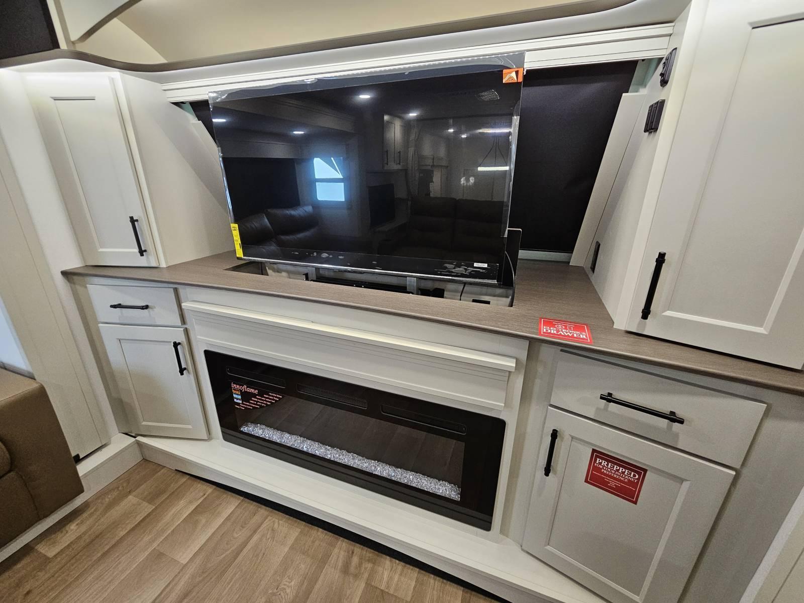 2026 Grand Design 2026 Grand Design Solitude - thumbnail 9