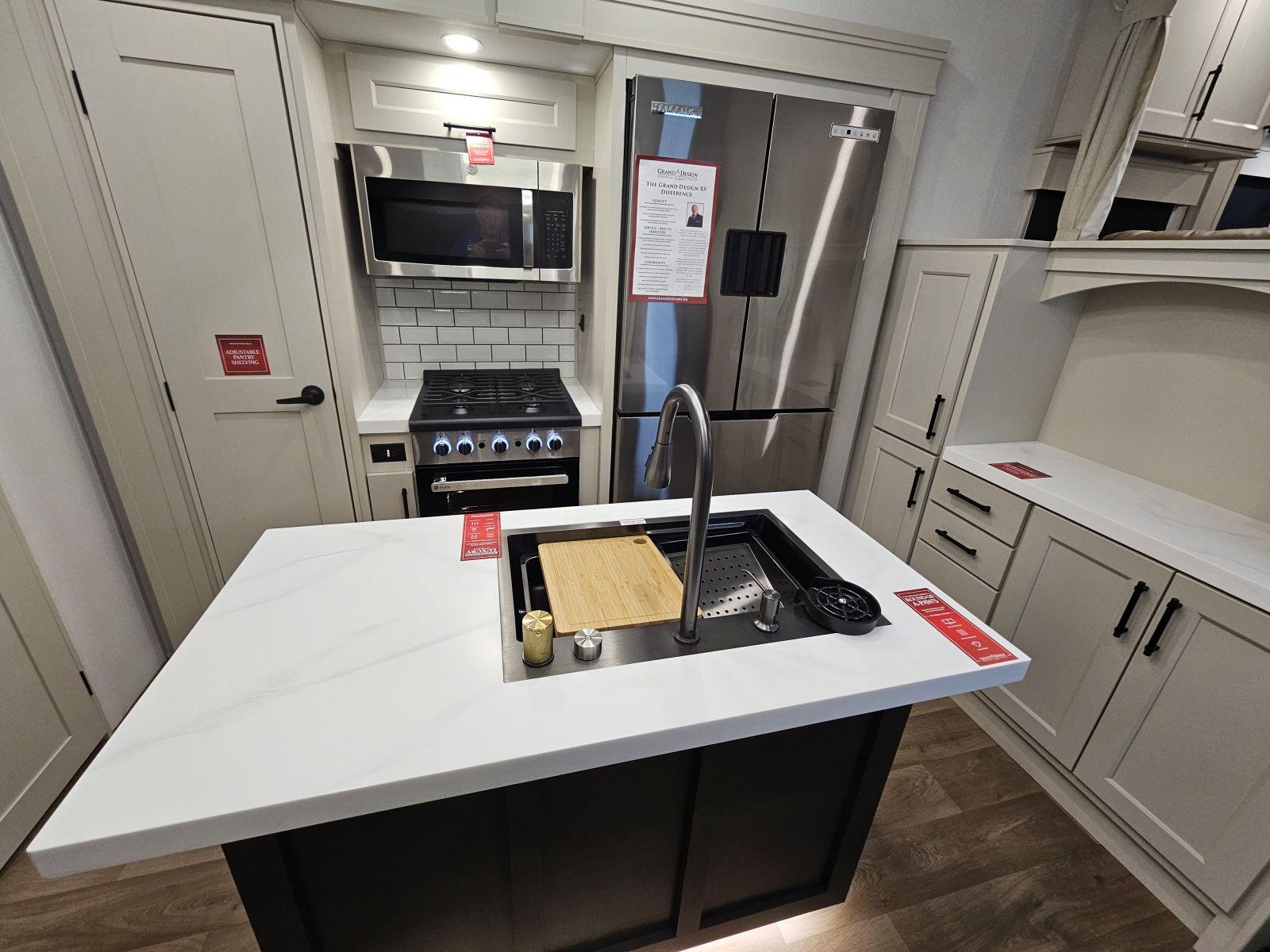 2026 Grand Design 2026 Grand Design Solitude - thumbnail 12