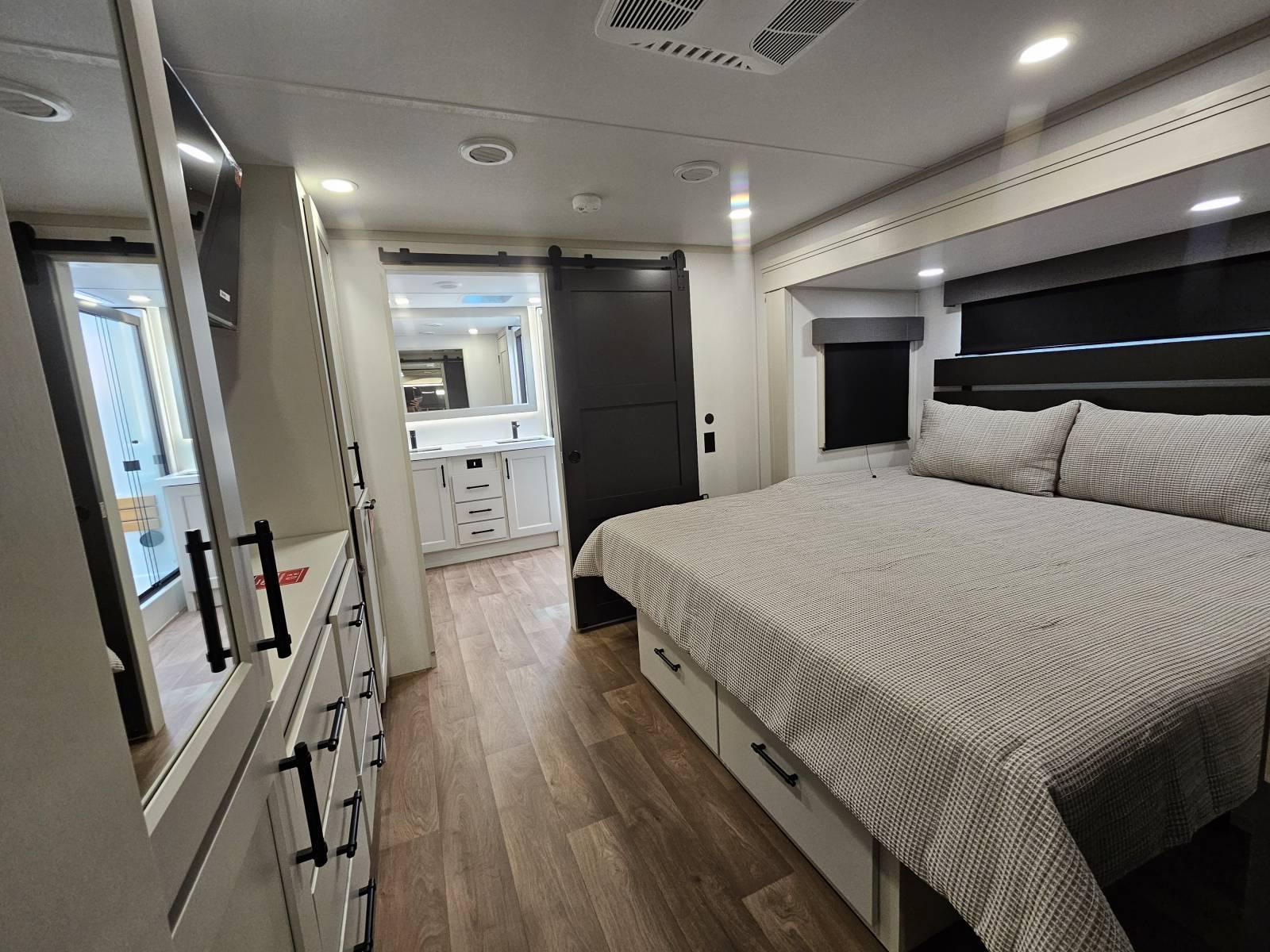 2026 Grand Design 2026 Grand Design Solitude - thumbnail 19