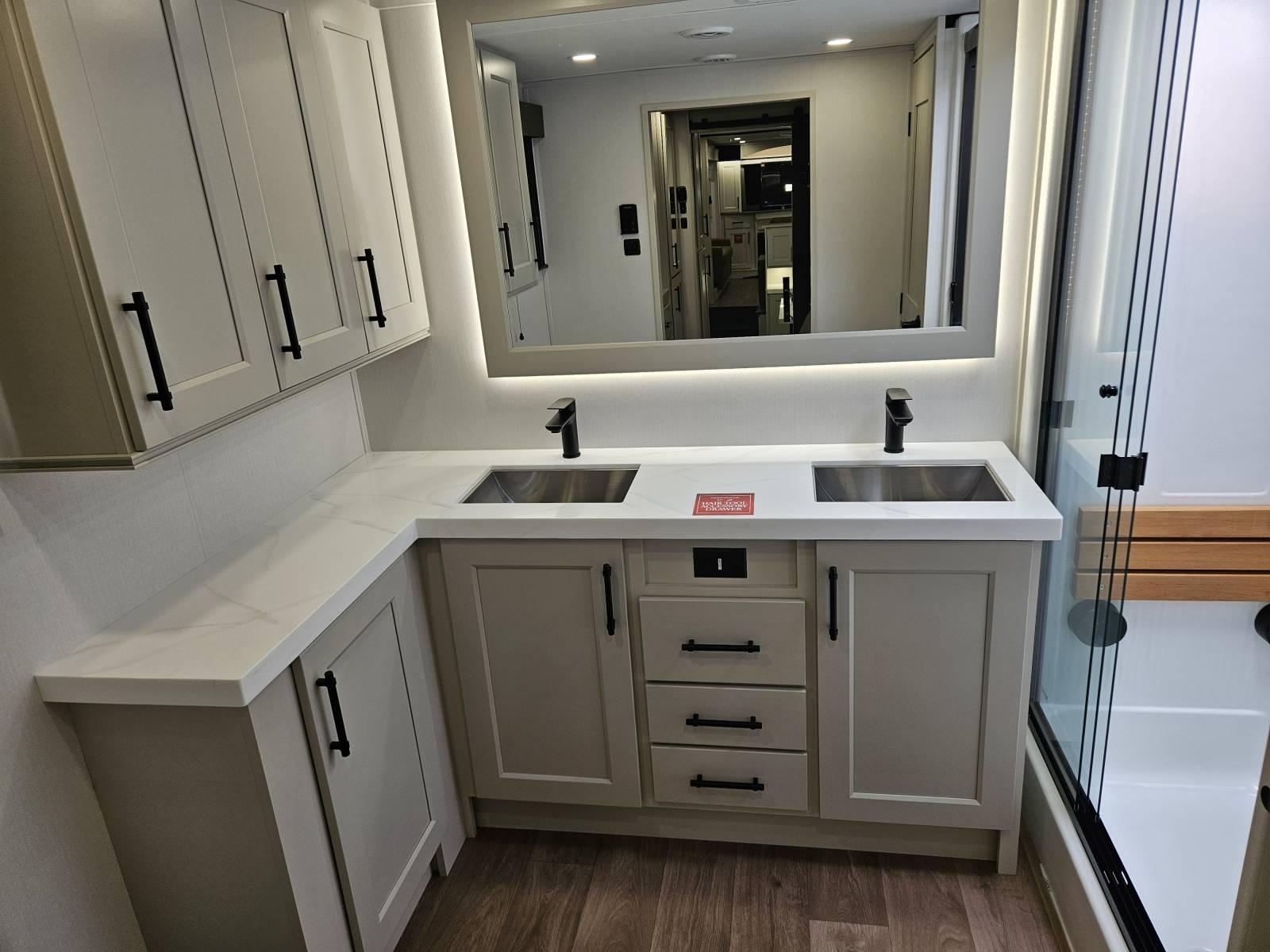 2026 Grand Design 2026 Grand Design Solitude - thumbnail 24