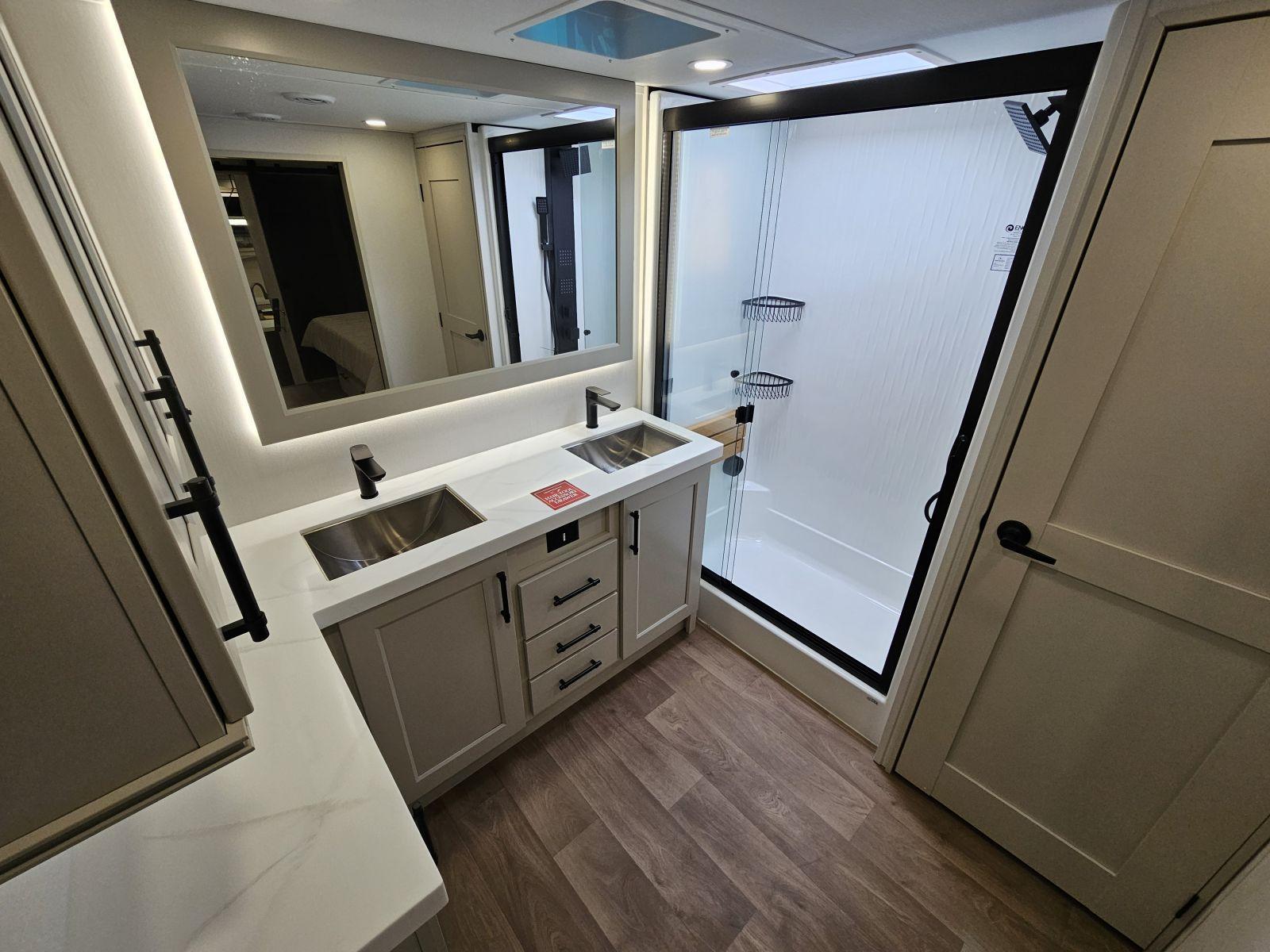 2026 Grand Design 2026 Grand Design Solitude - thumbnail 25