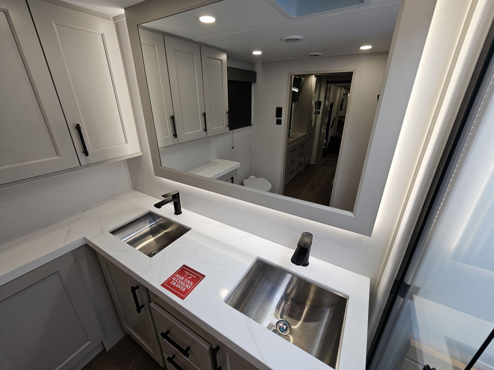 2026 Grand Design 2026 Grand Design Solitude - thumbnail 26