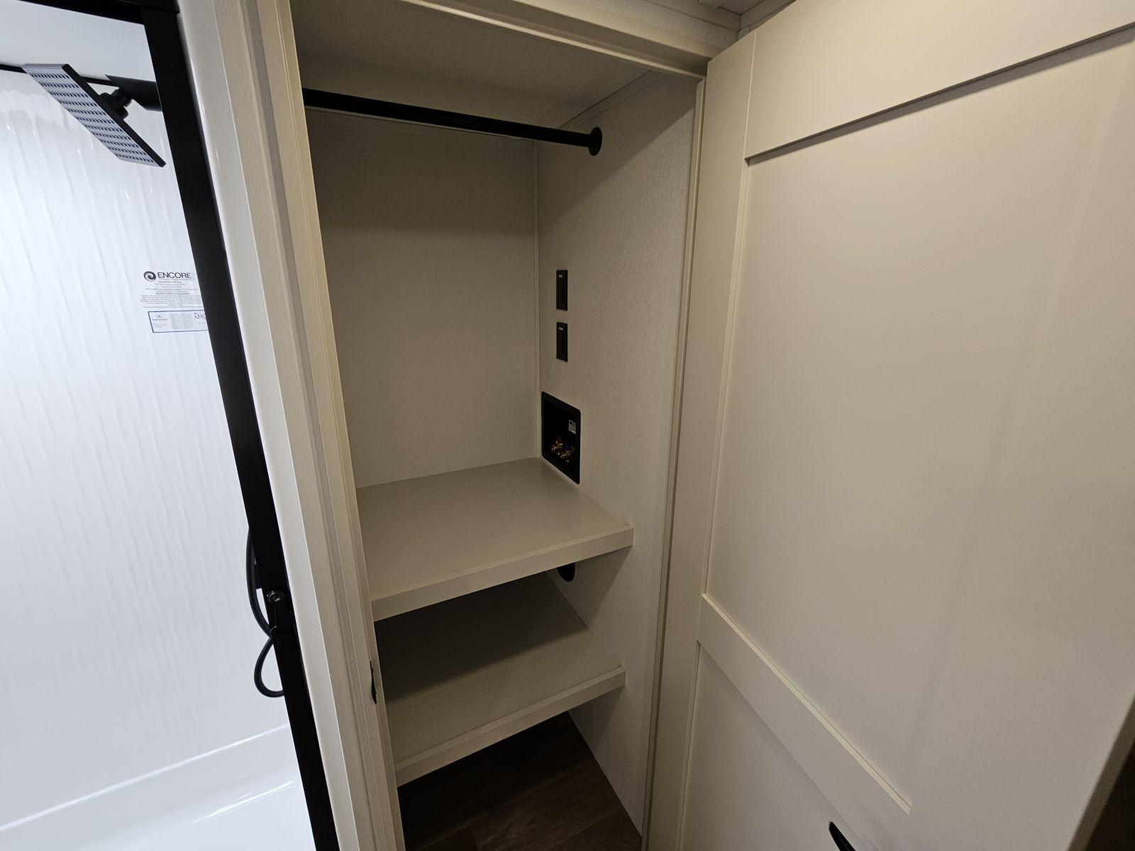 2026 Grand Design 2026 Grand Design Solitude - thumbnail 31