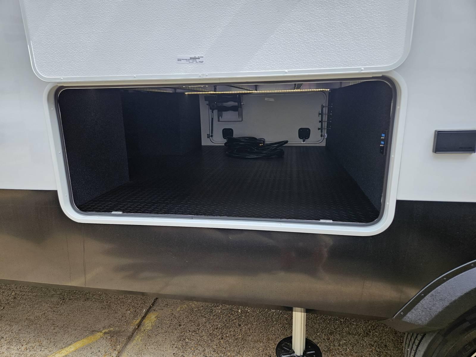 2026 Grand Design 2026 Grand Design Solitude - thumbnail 42