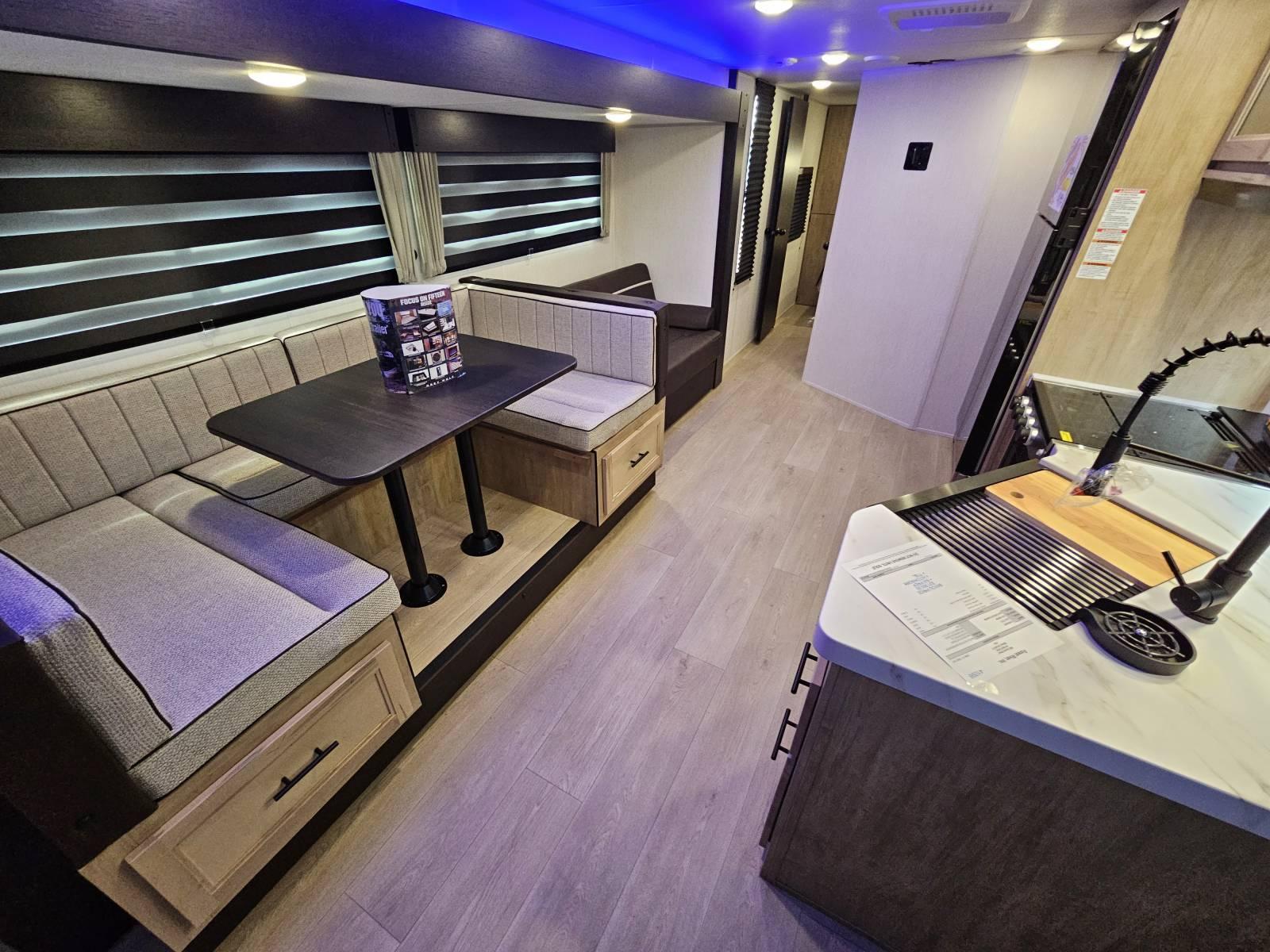 2026 Forest River 2026 Forest River Cherokee Grey Wolf - thumbnail 4