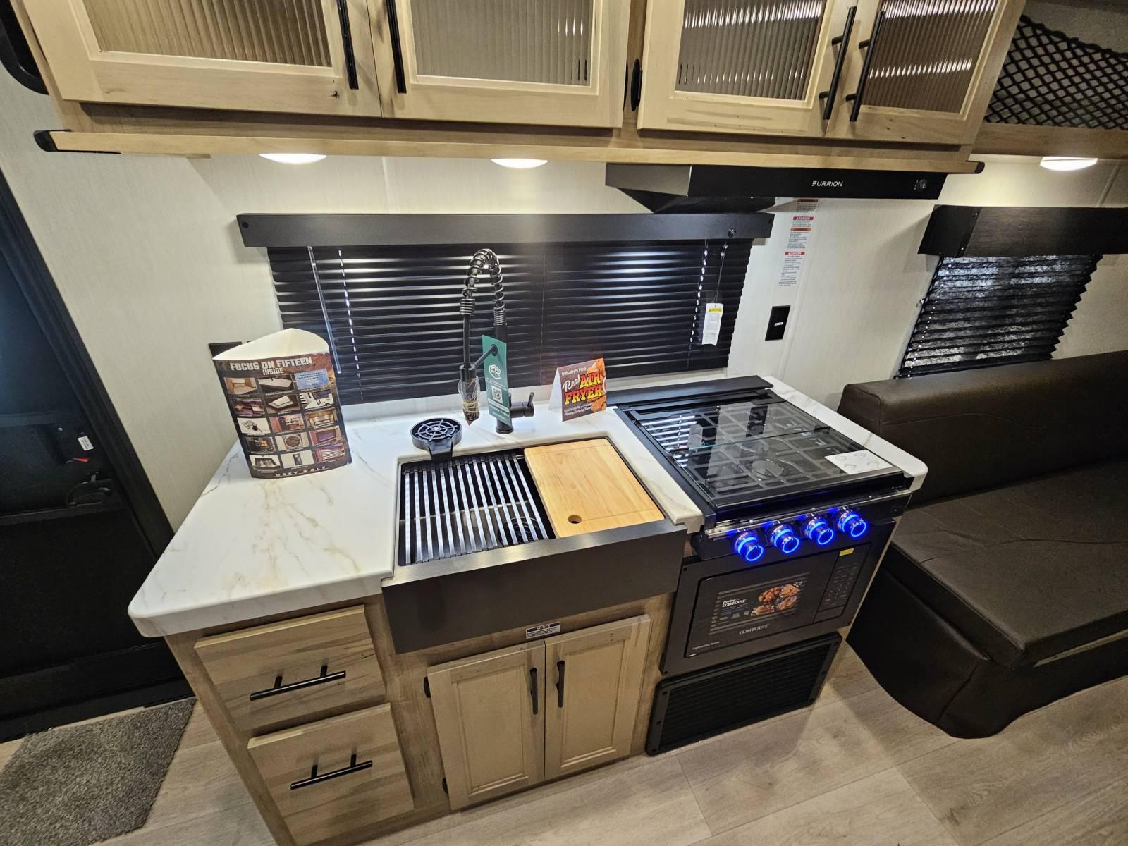 2026 Forest River 2026 Forest River Cherokee Grey Wolf - thumbnail 6