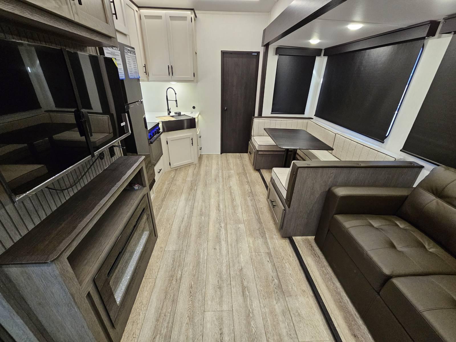 2025 Forest River 2025 Forest River Arctic Wolf - thumbnail 4