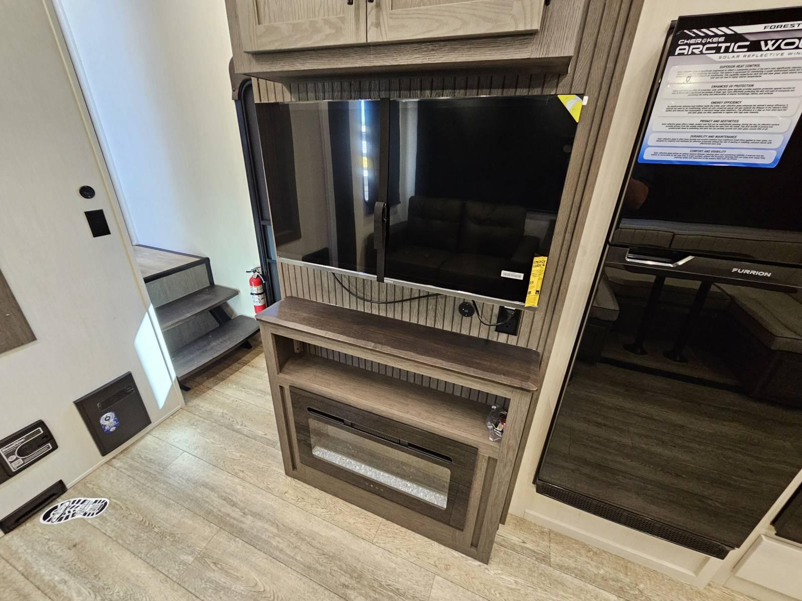 2025 Forest River 2025 Forest River Arctic Wolf - thumbnail 7