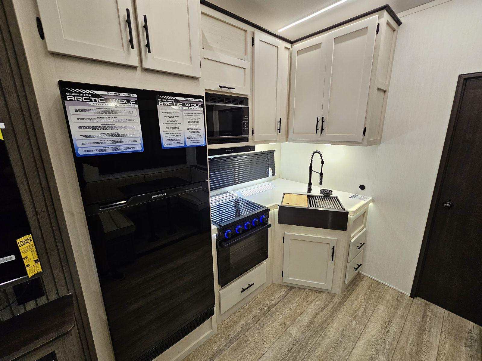 2025 Forest River 2025 Forest River Arctic Wolf - thumbnail 8