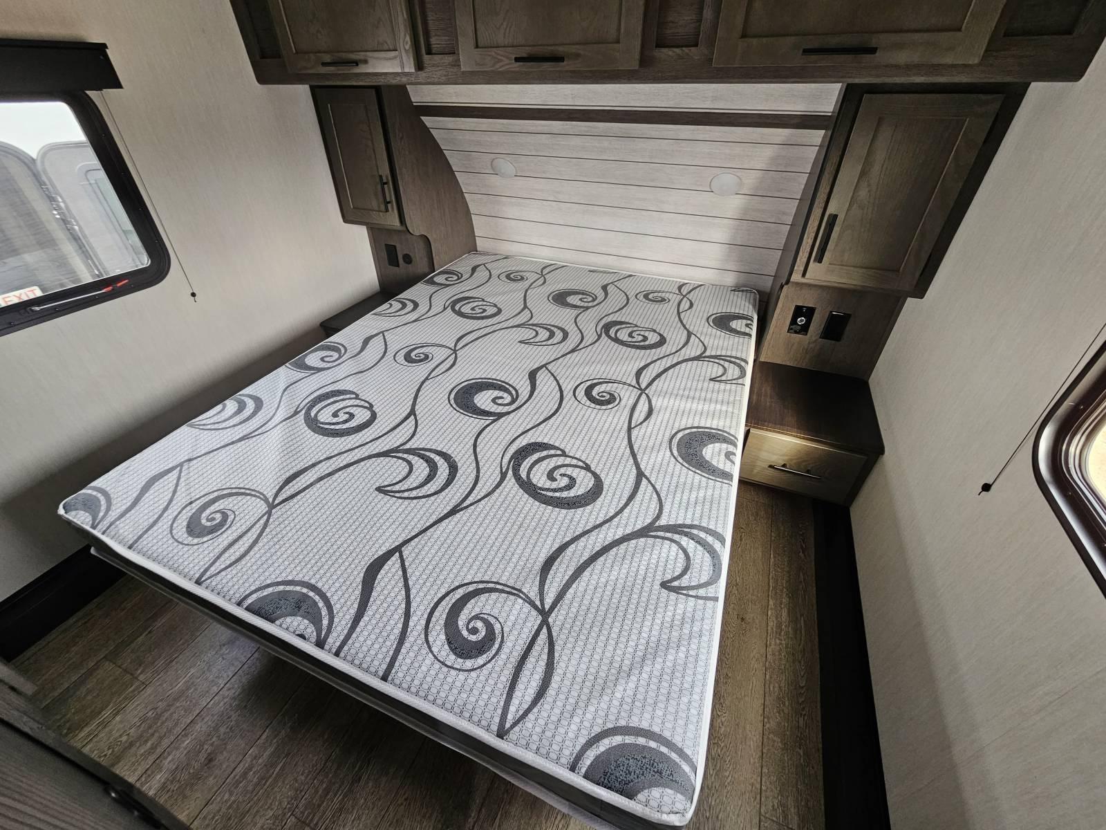 2025 Forest River 2025 Forest River Arctic Wolf - thumbnail 13