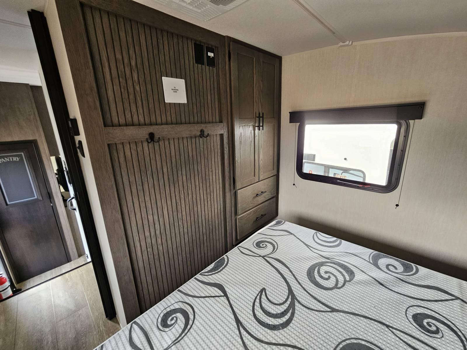 2025 Forest River 2025 Forest River Arctic Wolf - thumbnail 14