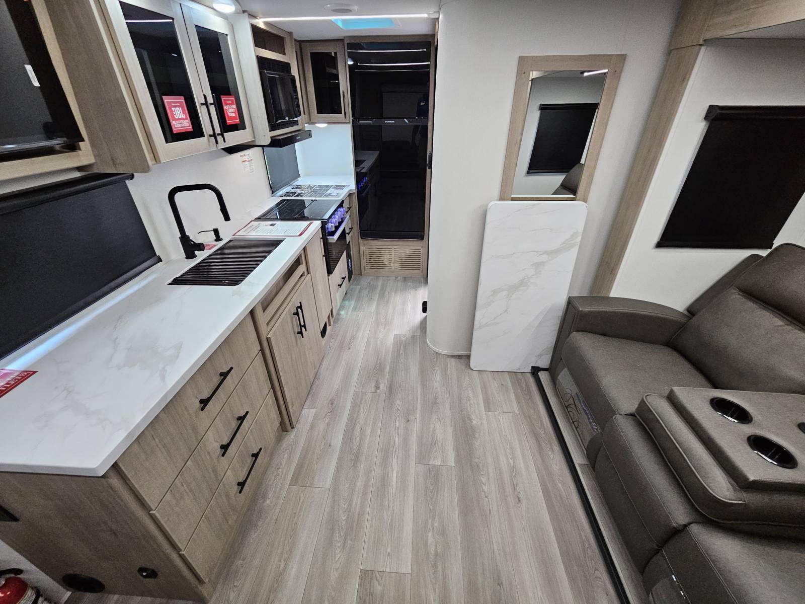 2026 Grand Design 2026 Grand Design Imagine Xls - thumbnail 4