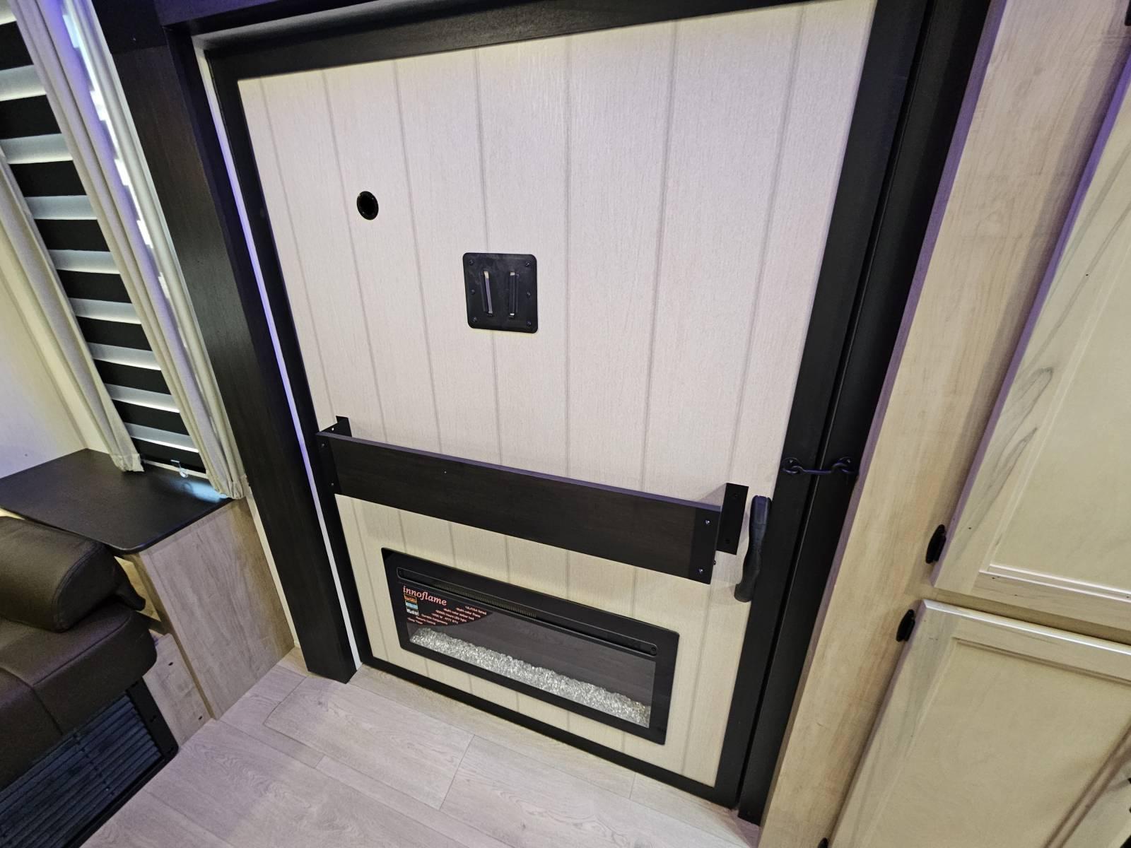 2026 Forest River RV 2026 Forest River RV Cherokee Wolf Den - thumbnail 8