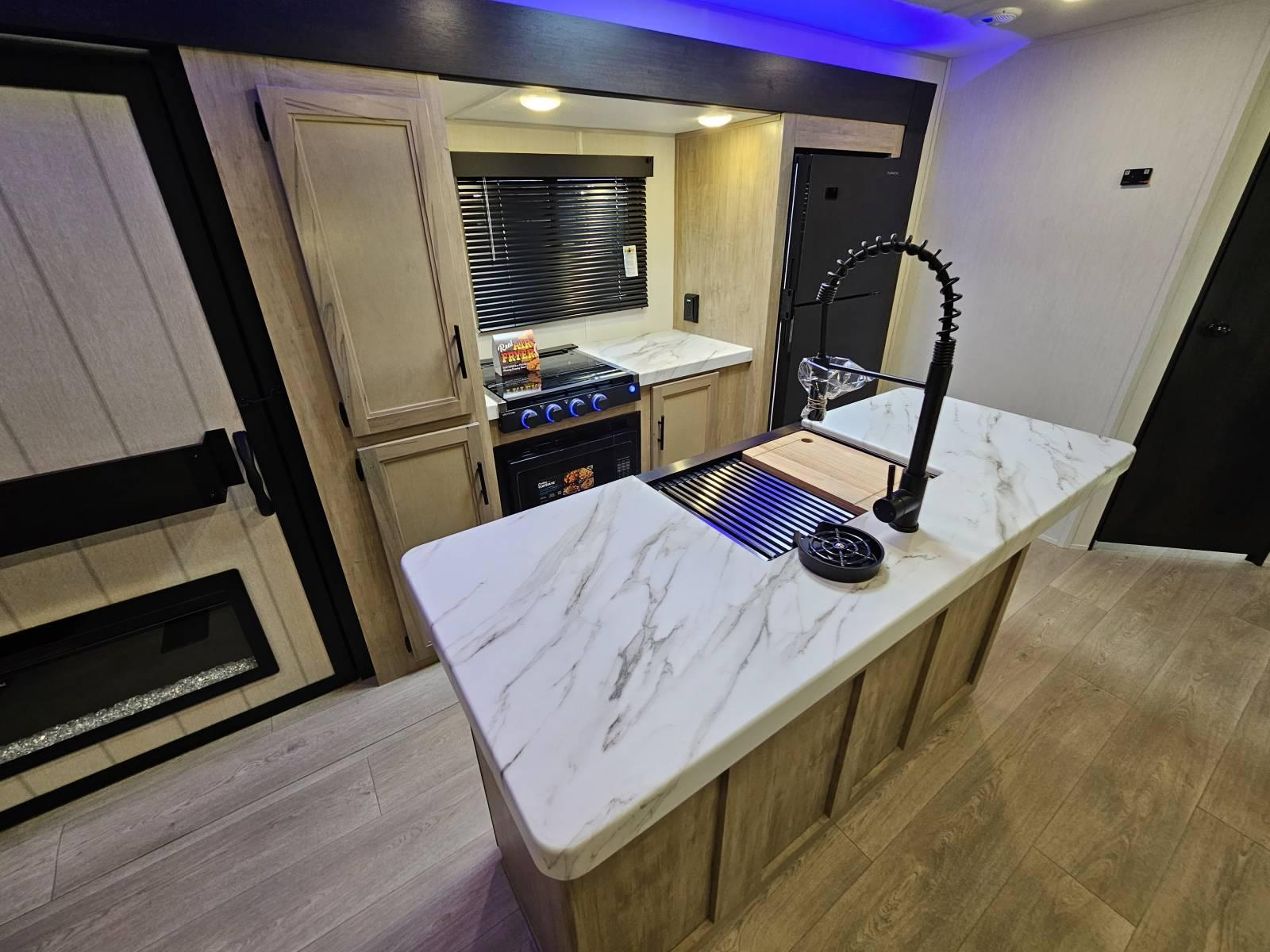 2026 Forest River RV 2026 Forest River RV Cherokee Wolf Den - thumbnail 9