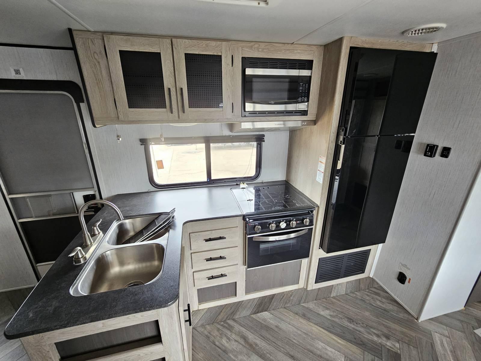 2022 Heartland 2022 Heartland Prowler - thumbnail 6