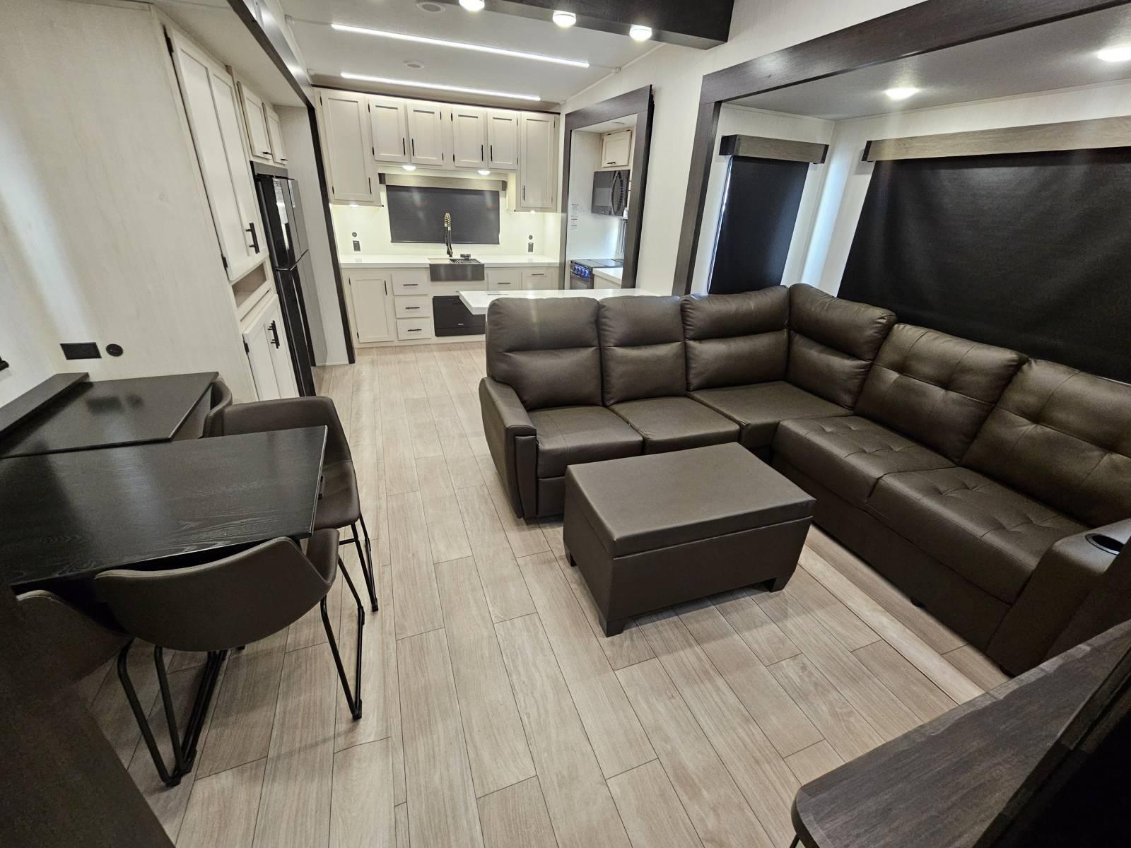 2026 Cherokee 2026 Cherokee Arctic Wolf - thumbnail 4