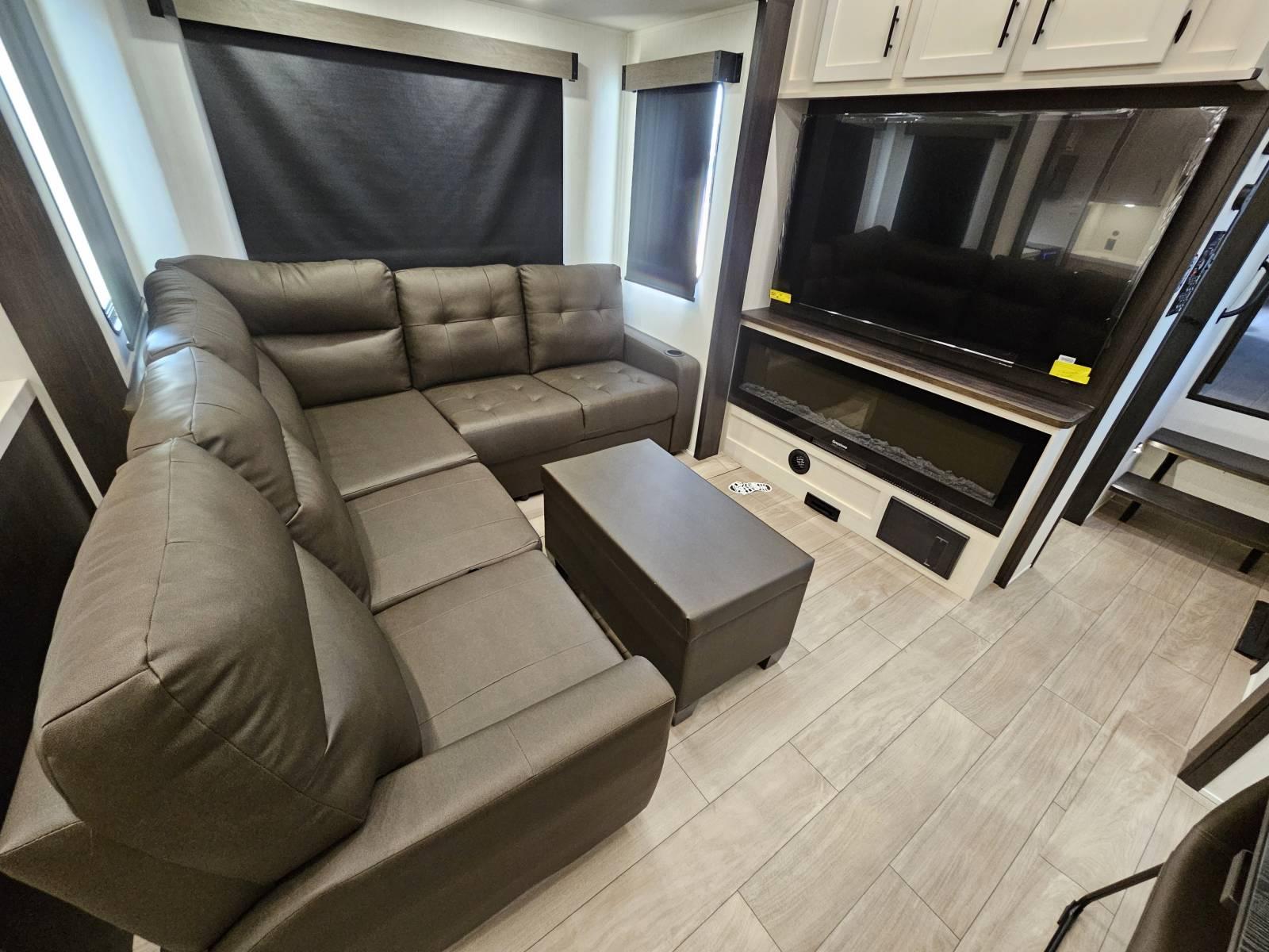 2026 Cherokee 2026 Cherokee Arctic Wolf - thumbnail 6