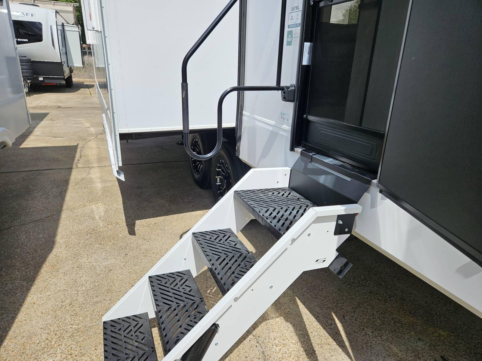 2026 Cherokee 2026 Cherokee Arctic Wolf - thumbnail 36