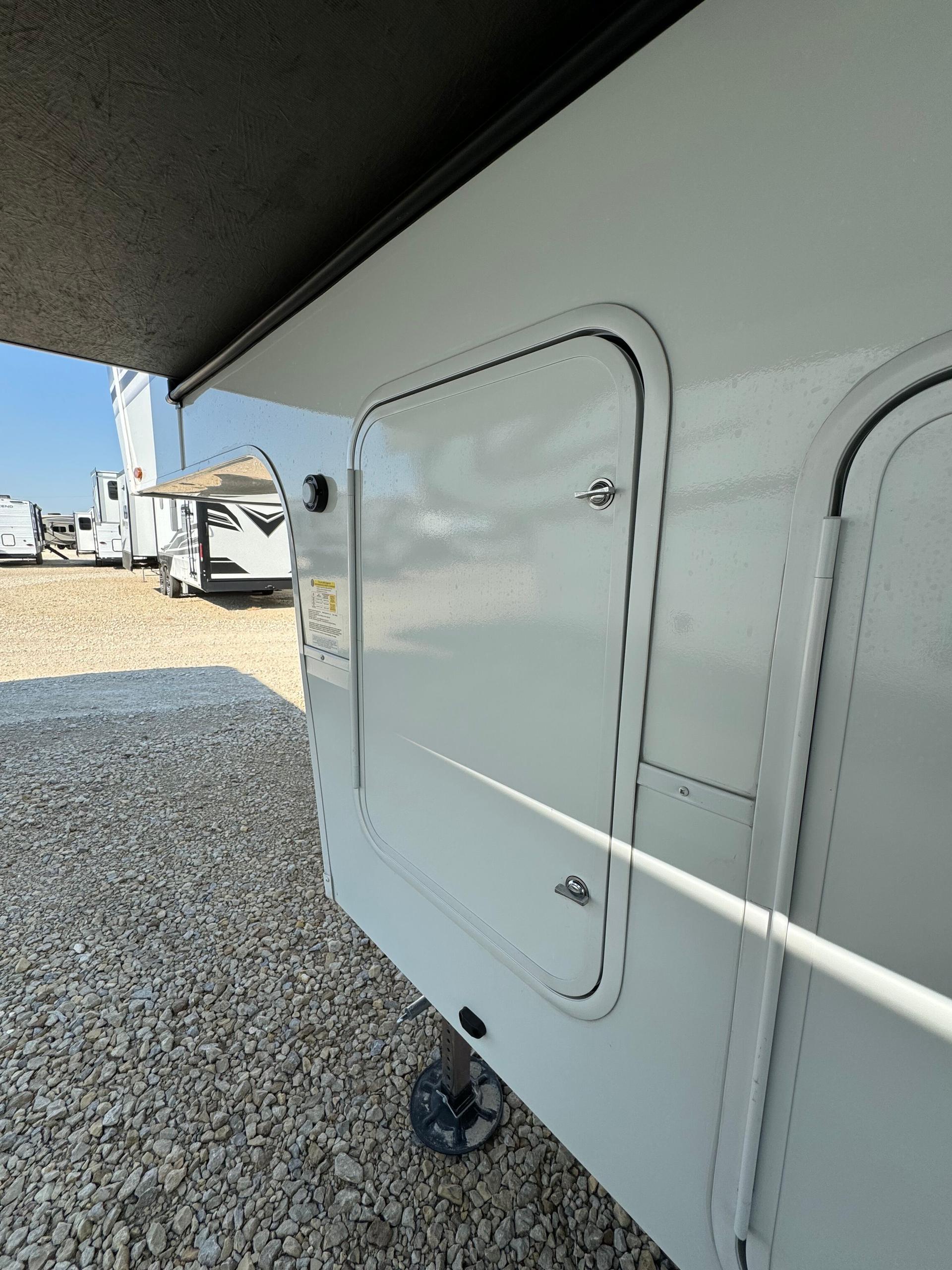 2025 Grand Design 2025 Grand Design Influence - thumbnail 11