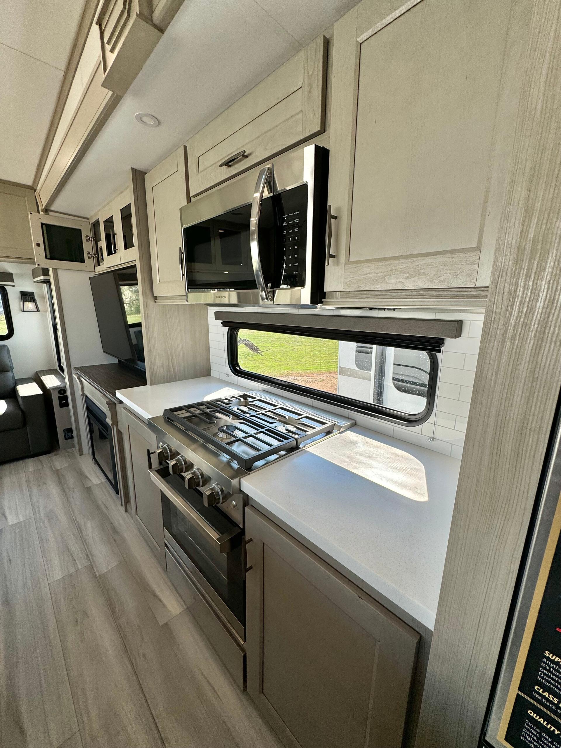 2025 Grand Design 2025 Grand Design Influence - thumbnail 23