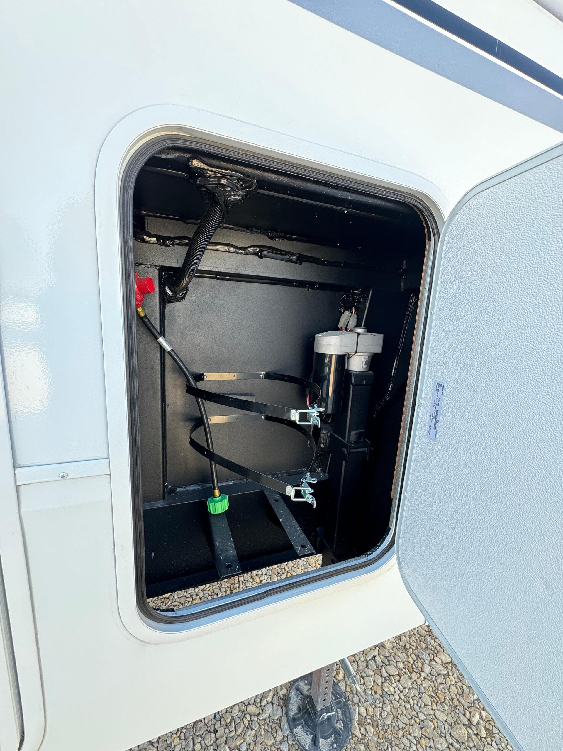 2025 Grand Design 2025 Grand Design Influence - thumbnail 4