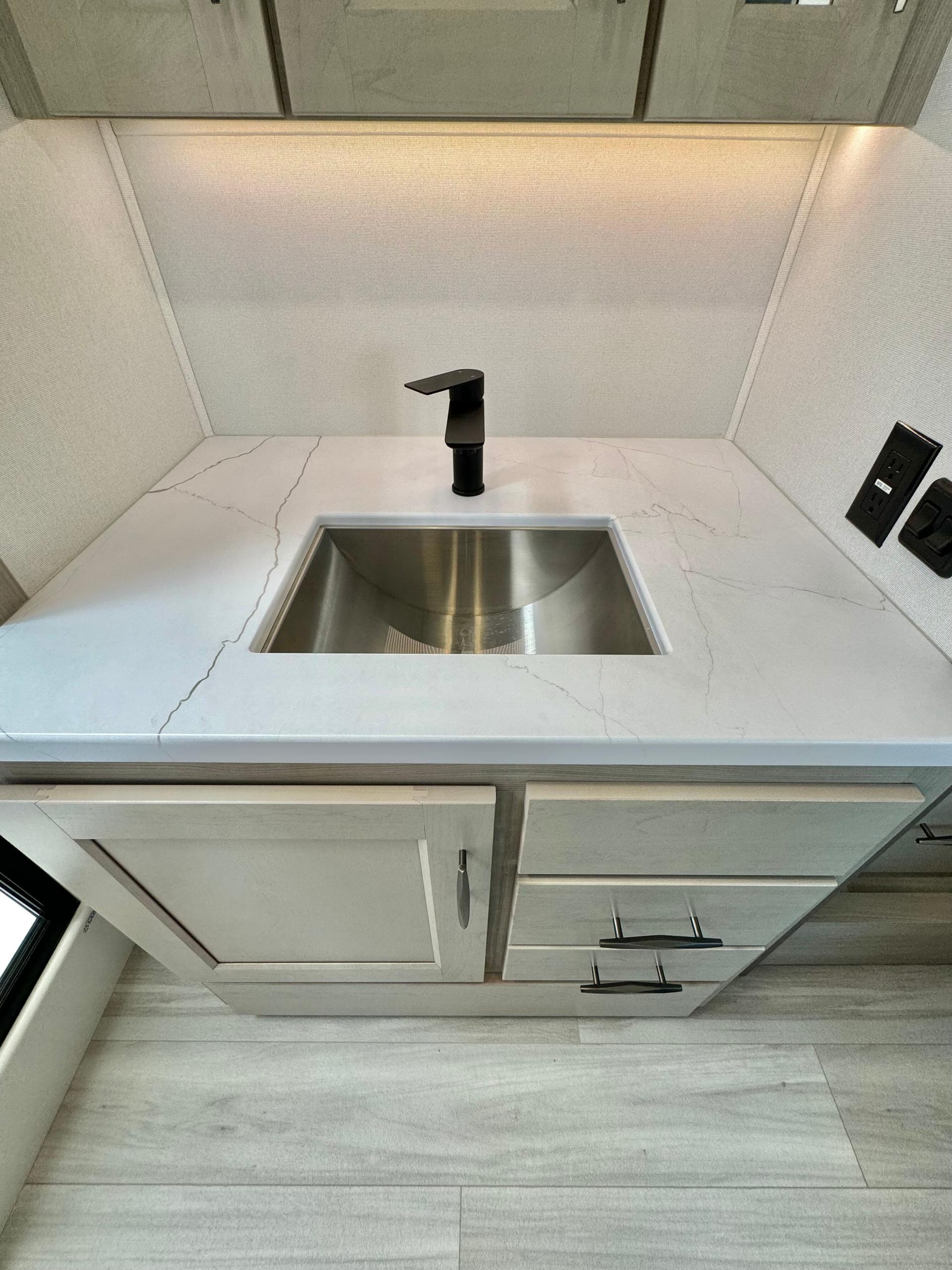 2025 Grand Design 2025 Grand Design Influence - thumbnail 37