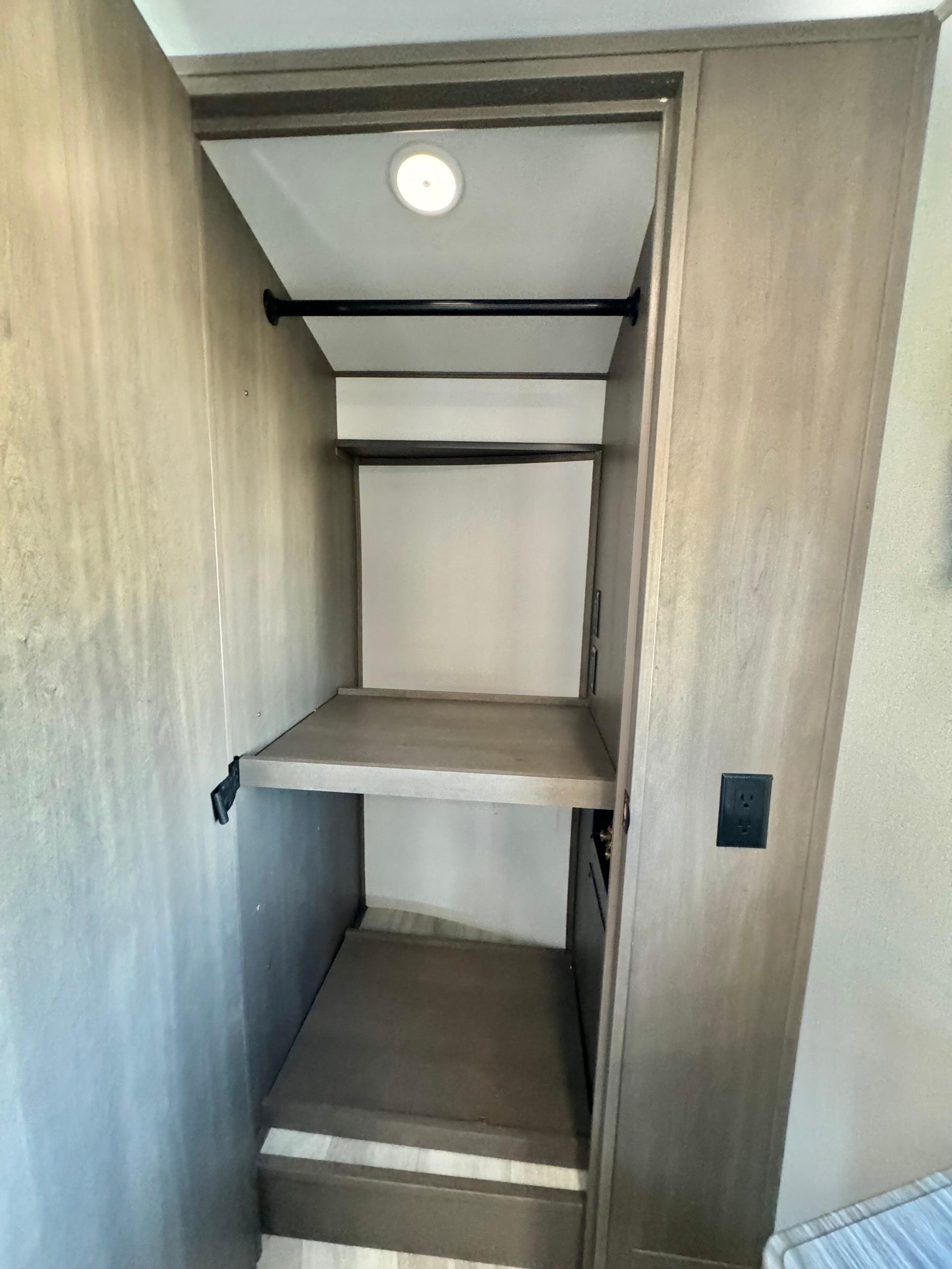 2025 Grand Design 2025 Grand Design Influence - thumbnail 47