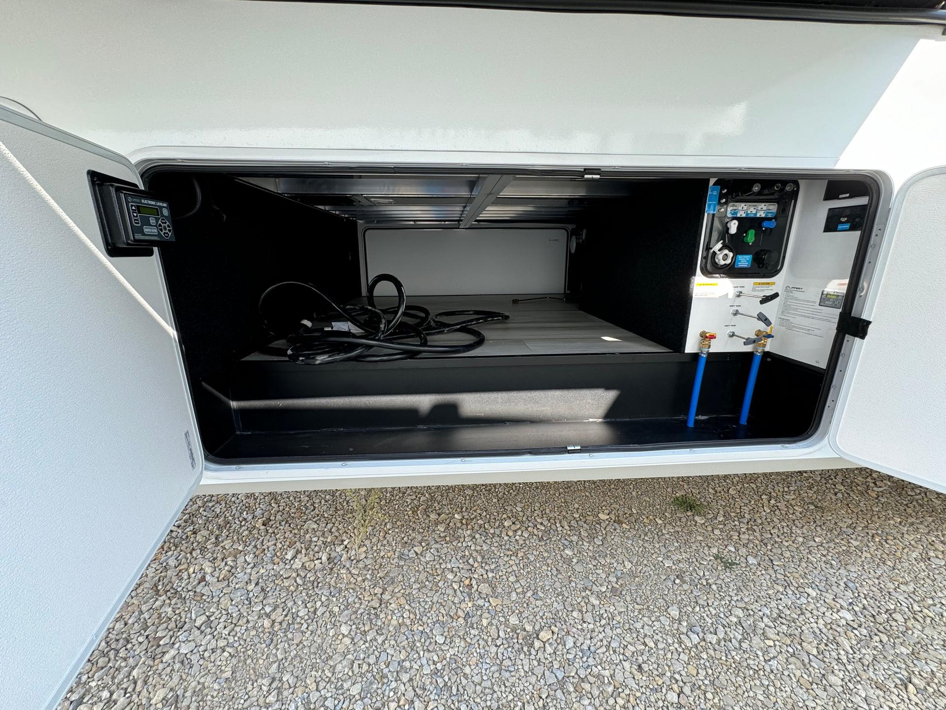 2025 Grand Design 2025 Grand Design Influence - thumbnail 10