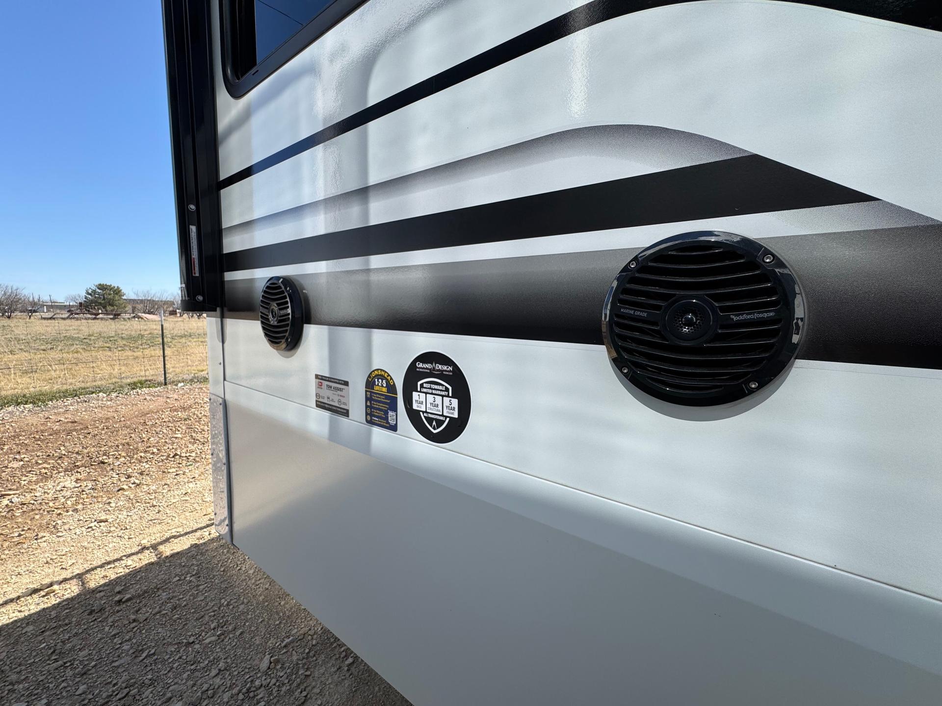 2025 Grand Design 2025 Grand Design Influence - thumbnail 11