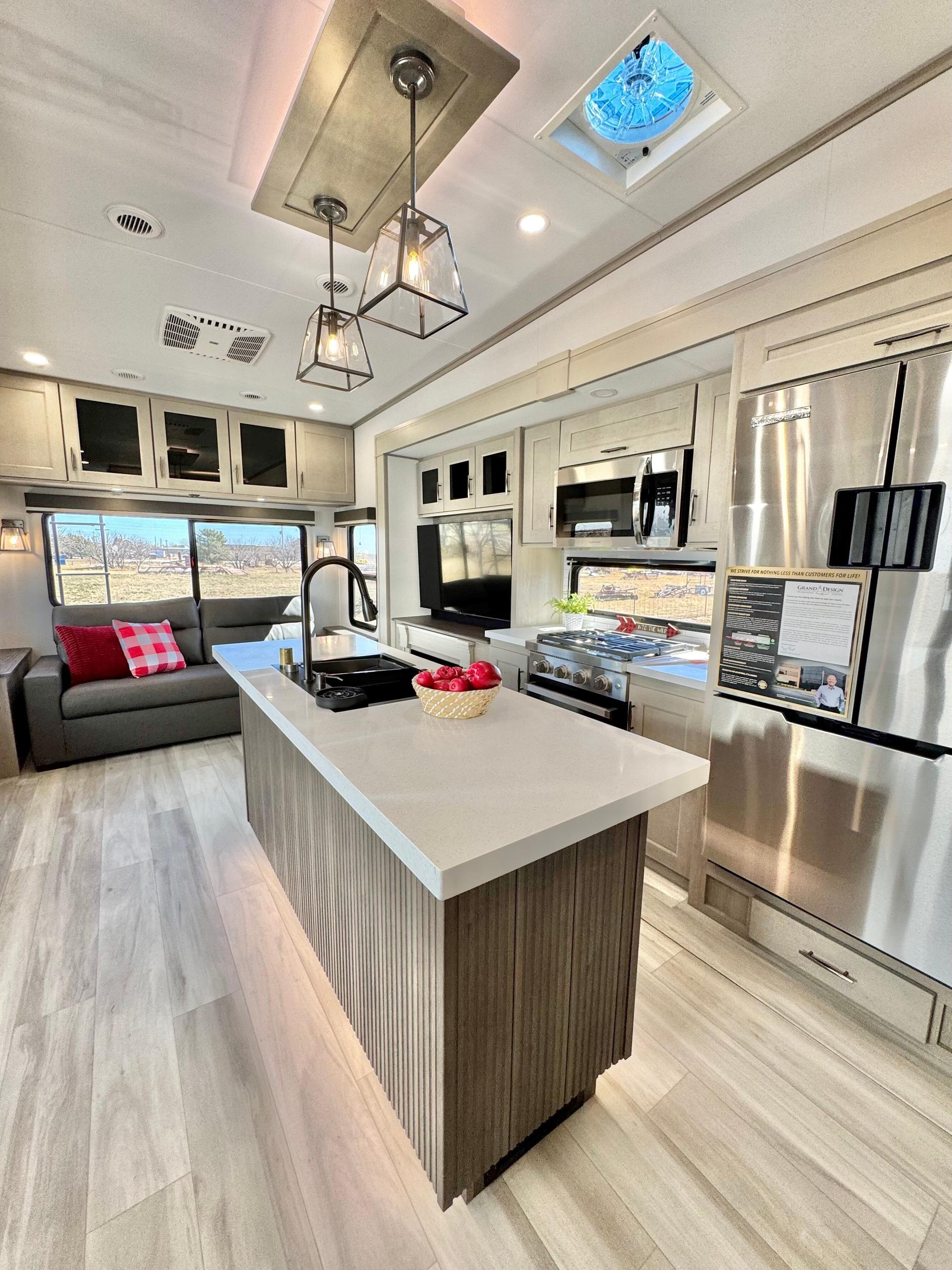 2025 Grand Design 2025 Grand Design Influence - thumbnail 25