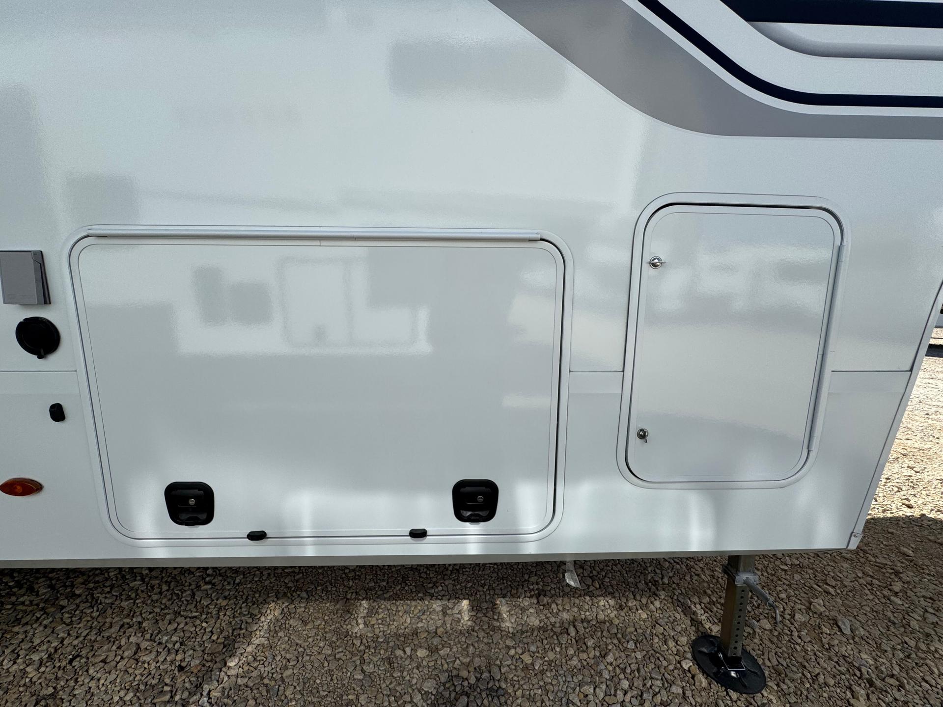 2025 Grand Design 2025 Grand Design Influence - thumbnail 5