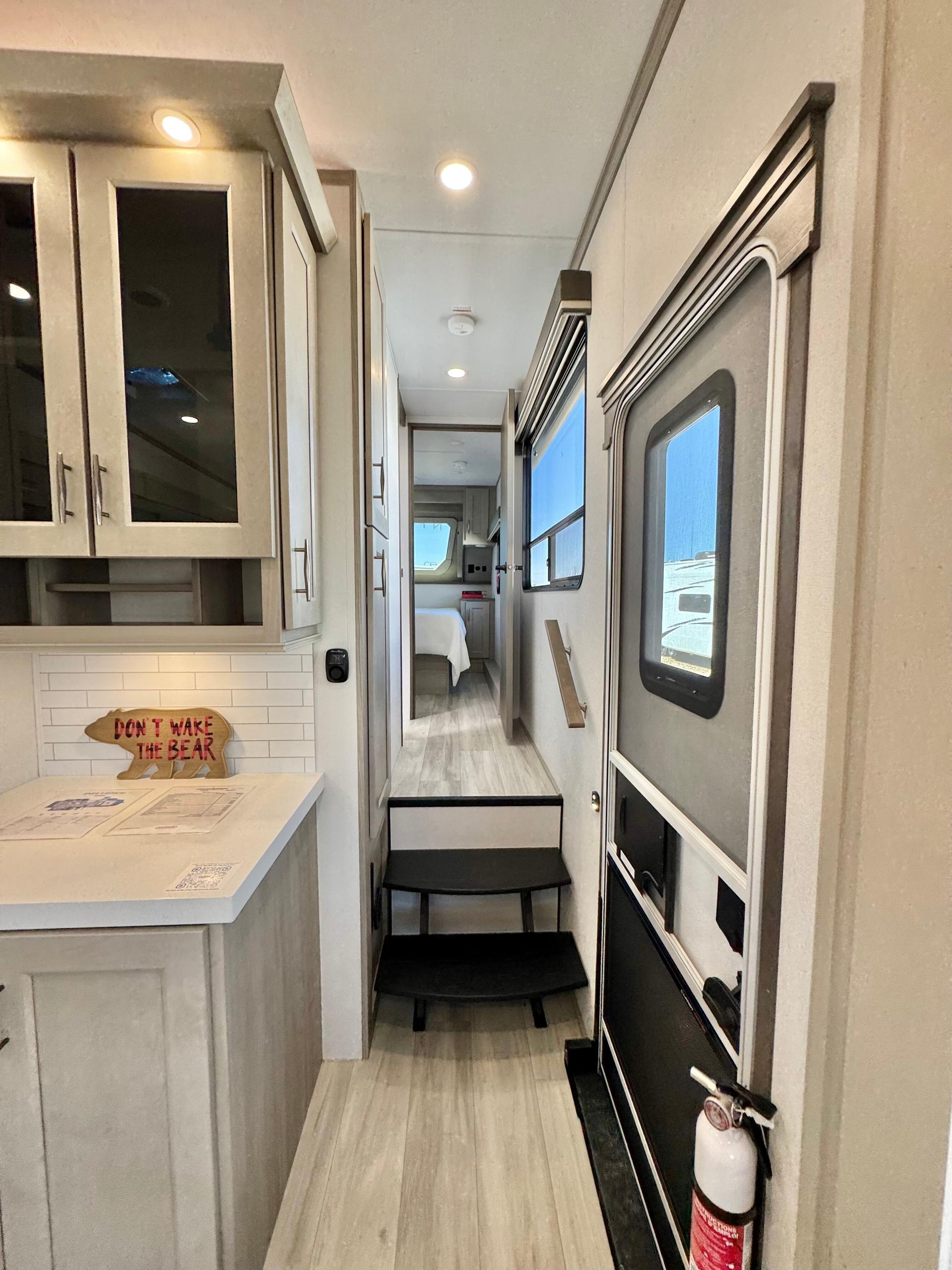 2025 Grand Design 2025 Grand Design Influence - thumbnail 41